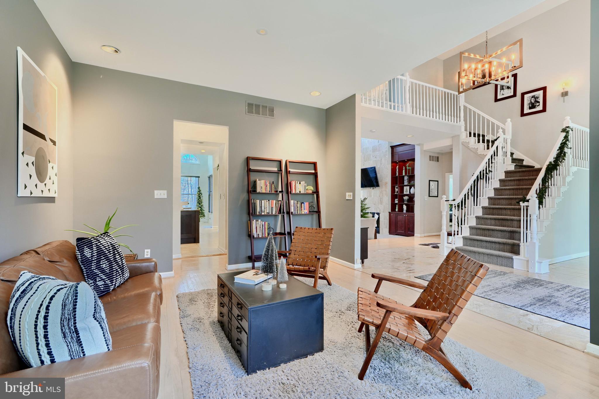 TWELVE HILLS - Residential