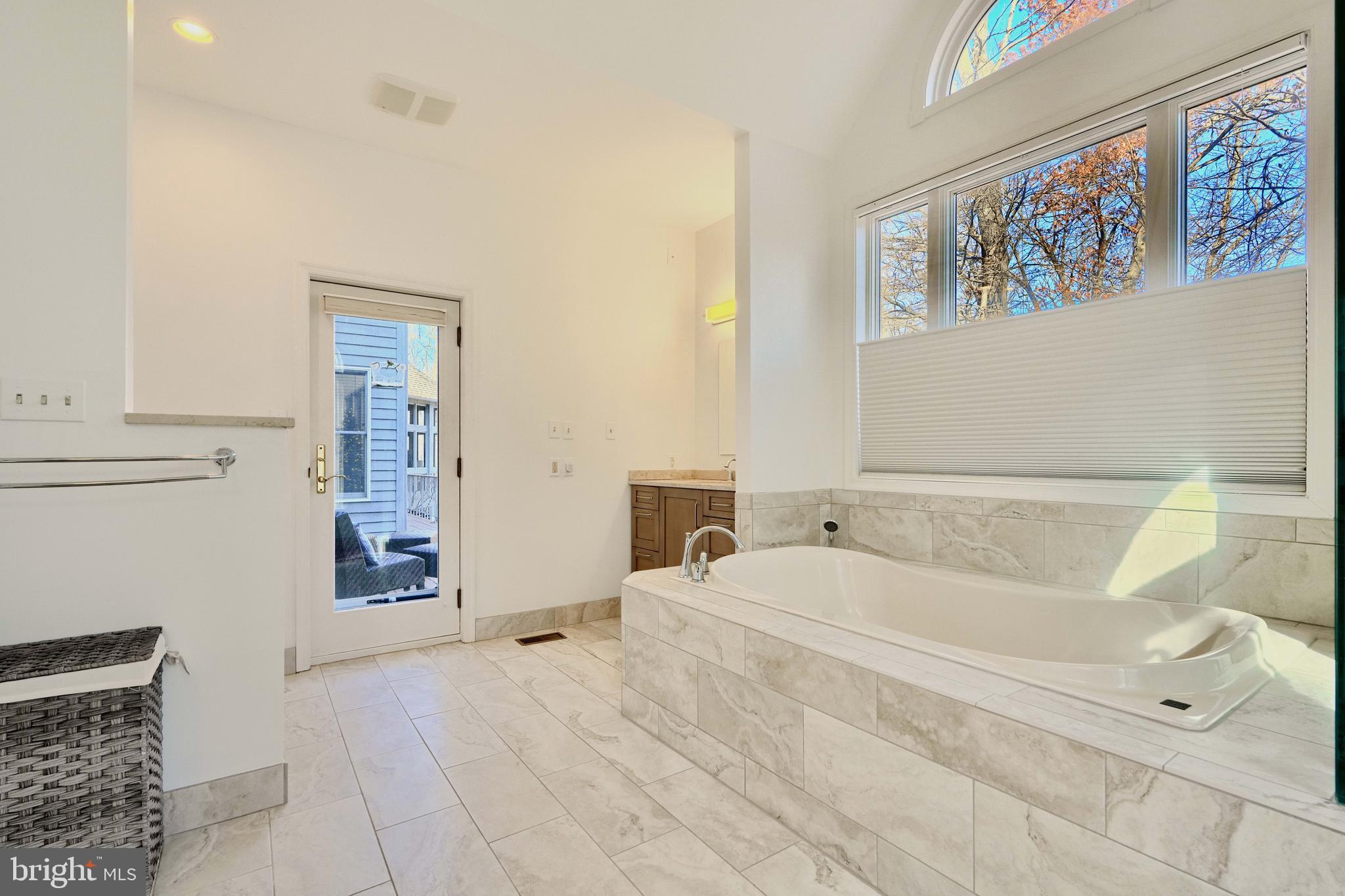 TWELVE HILLS - Residential