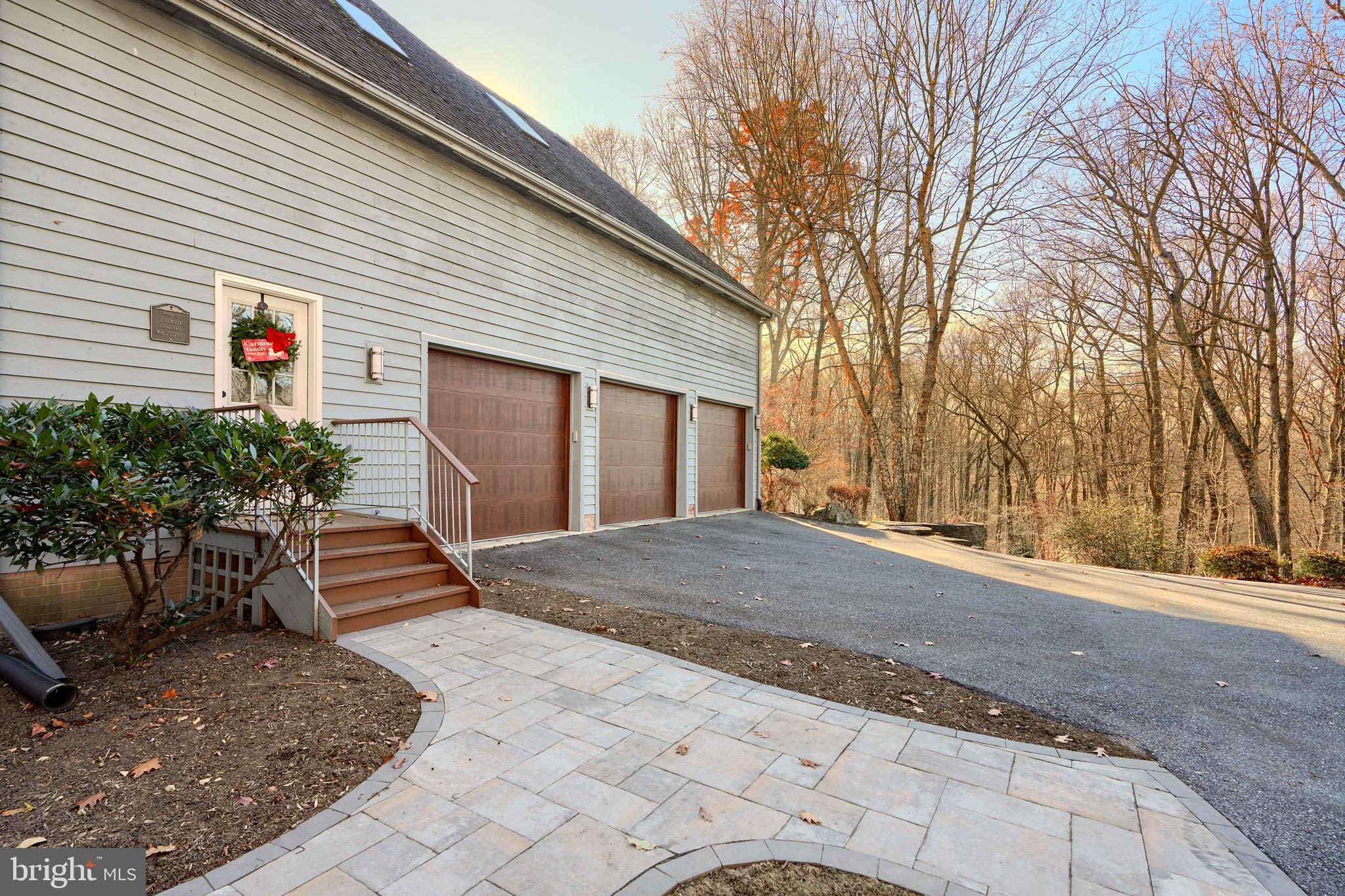 TWELVE HILLS - Residential