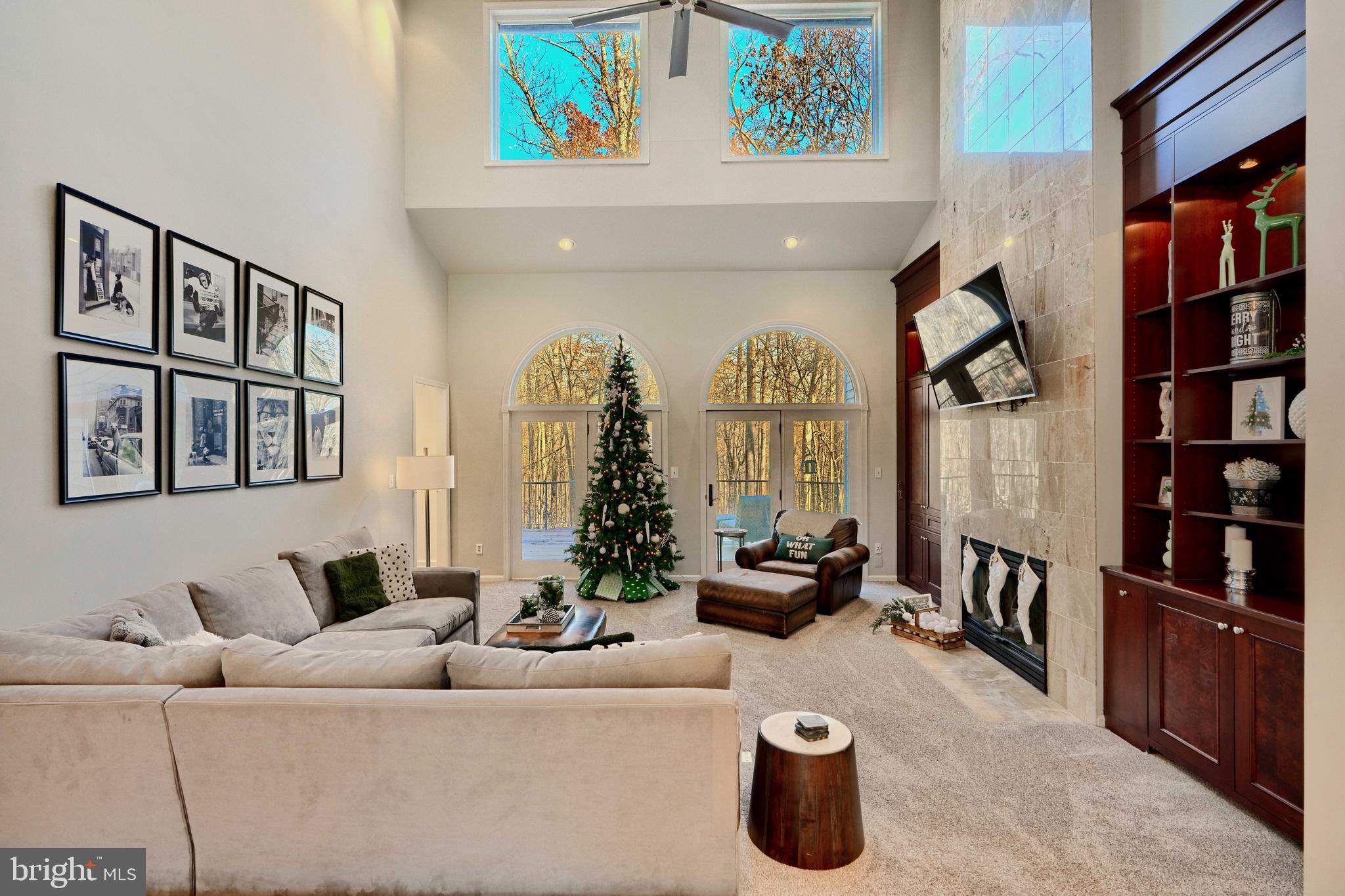 TWELVE HILLS - Residential