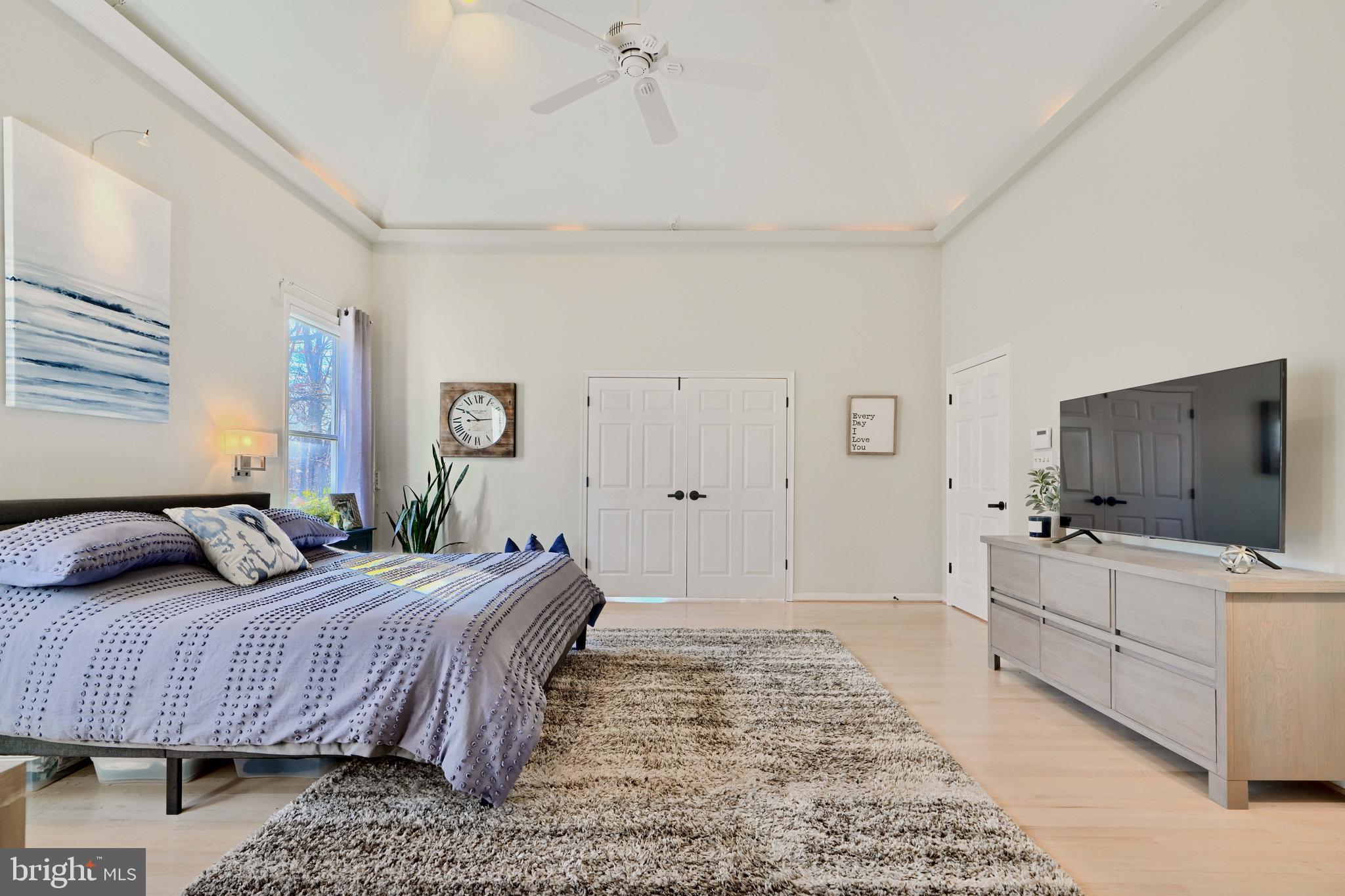 TWELVE HILLS - Residential