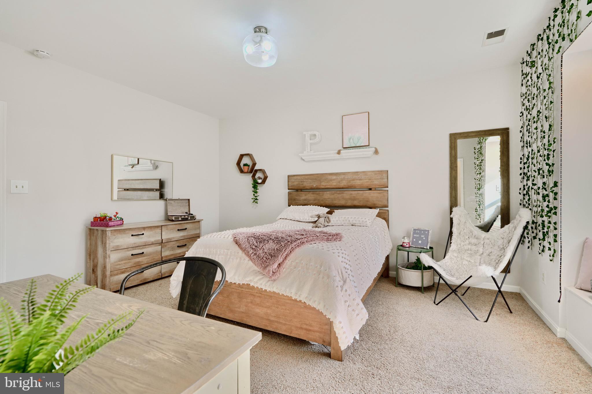 TWELVE HILLS - Residential