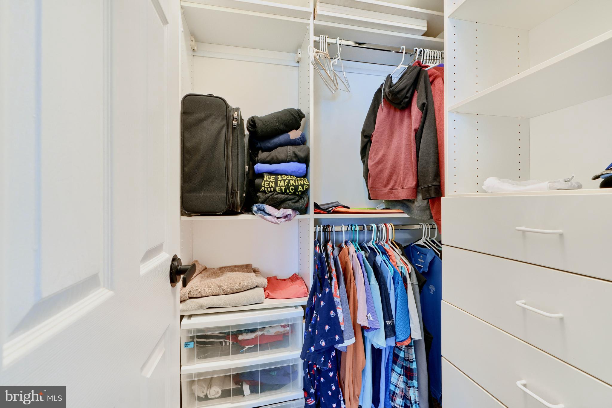 TWELVE HILLS - Residential