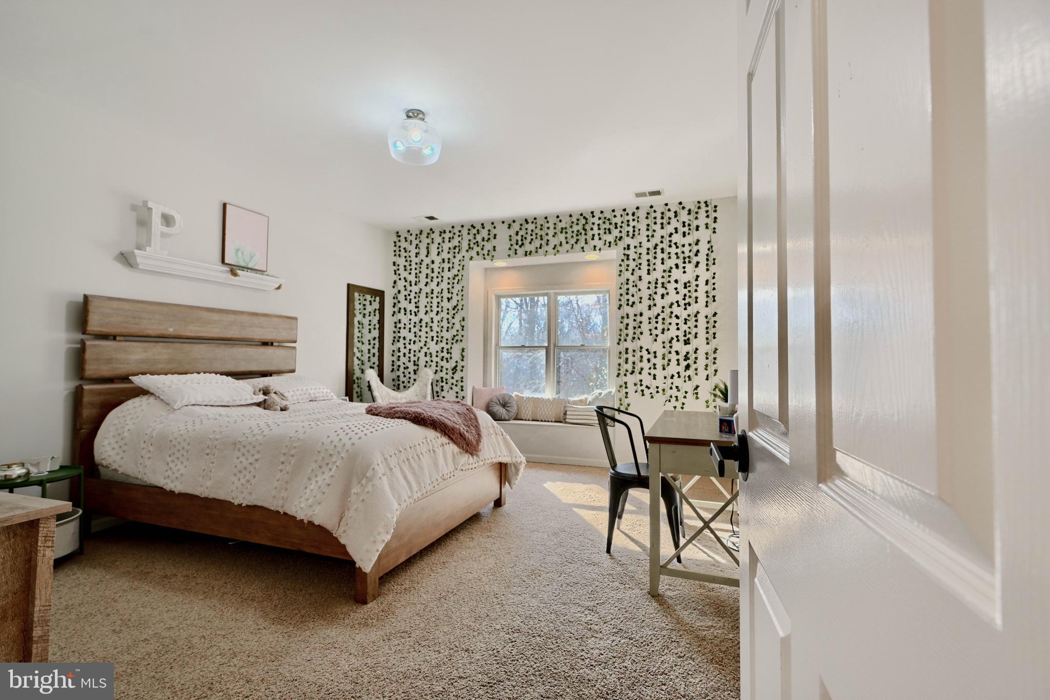 TWELVE HILLS - Residential