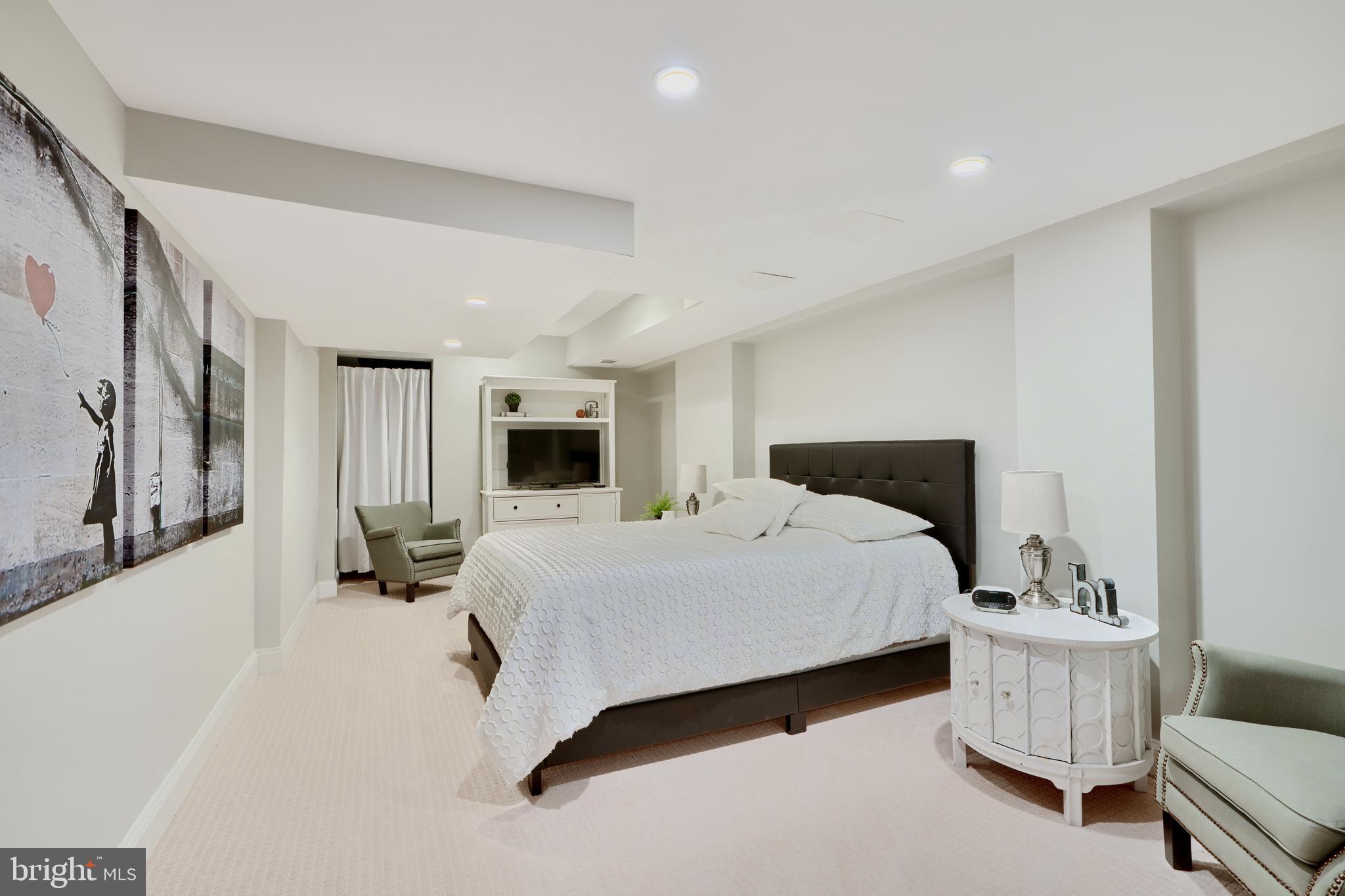 TWELVE HILLS - Residential