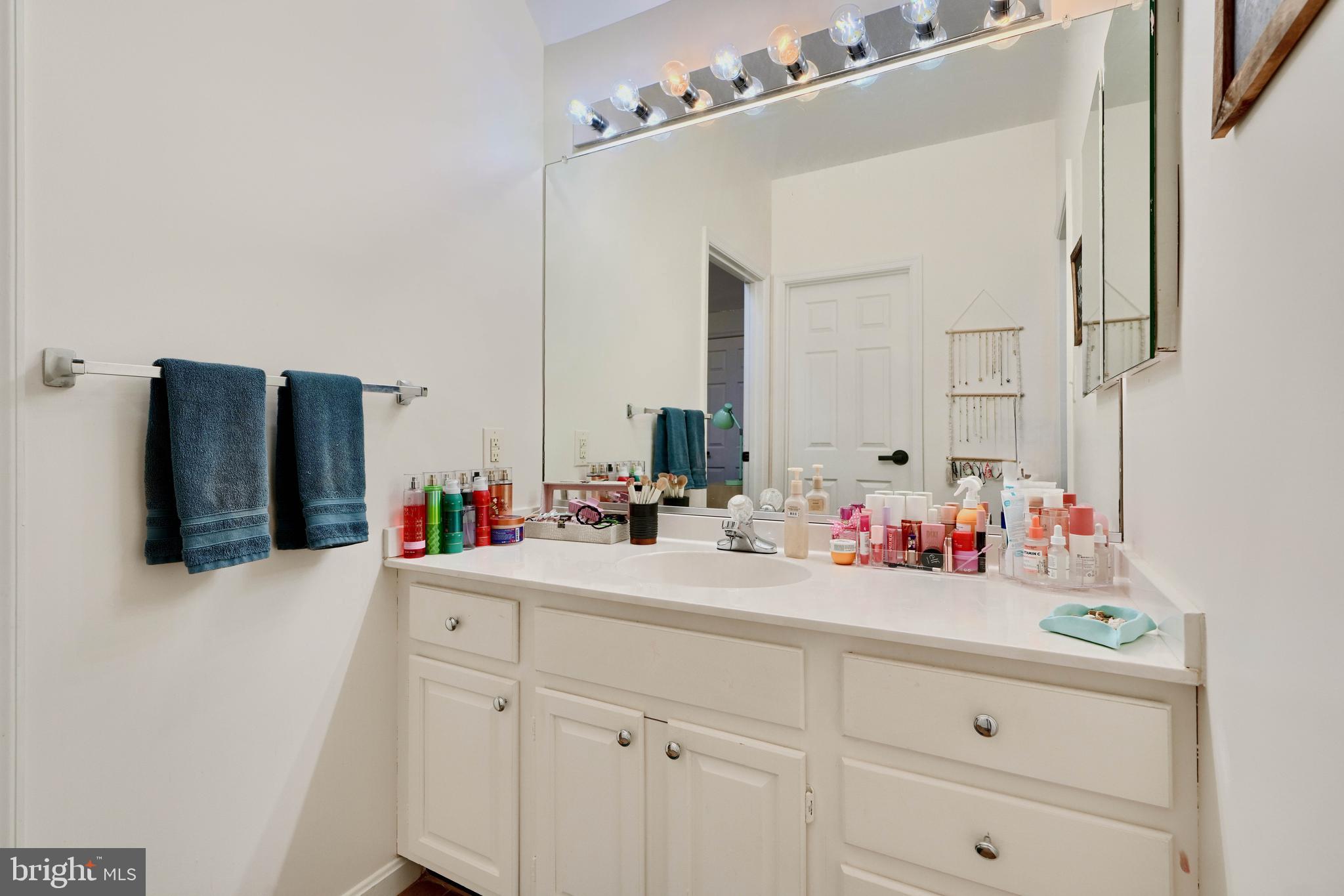 TWELVE HILLS - Residential