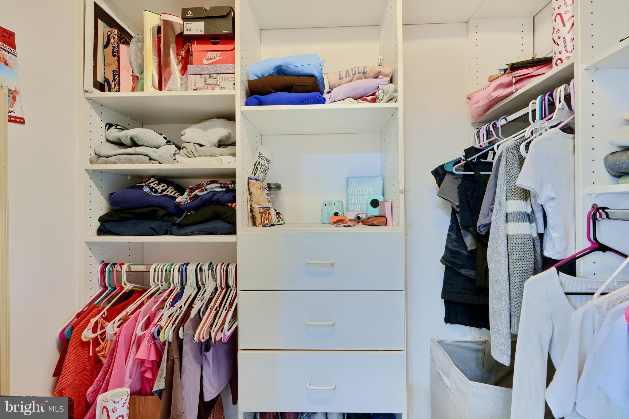 TWELVE HILLS - Residential