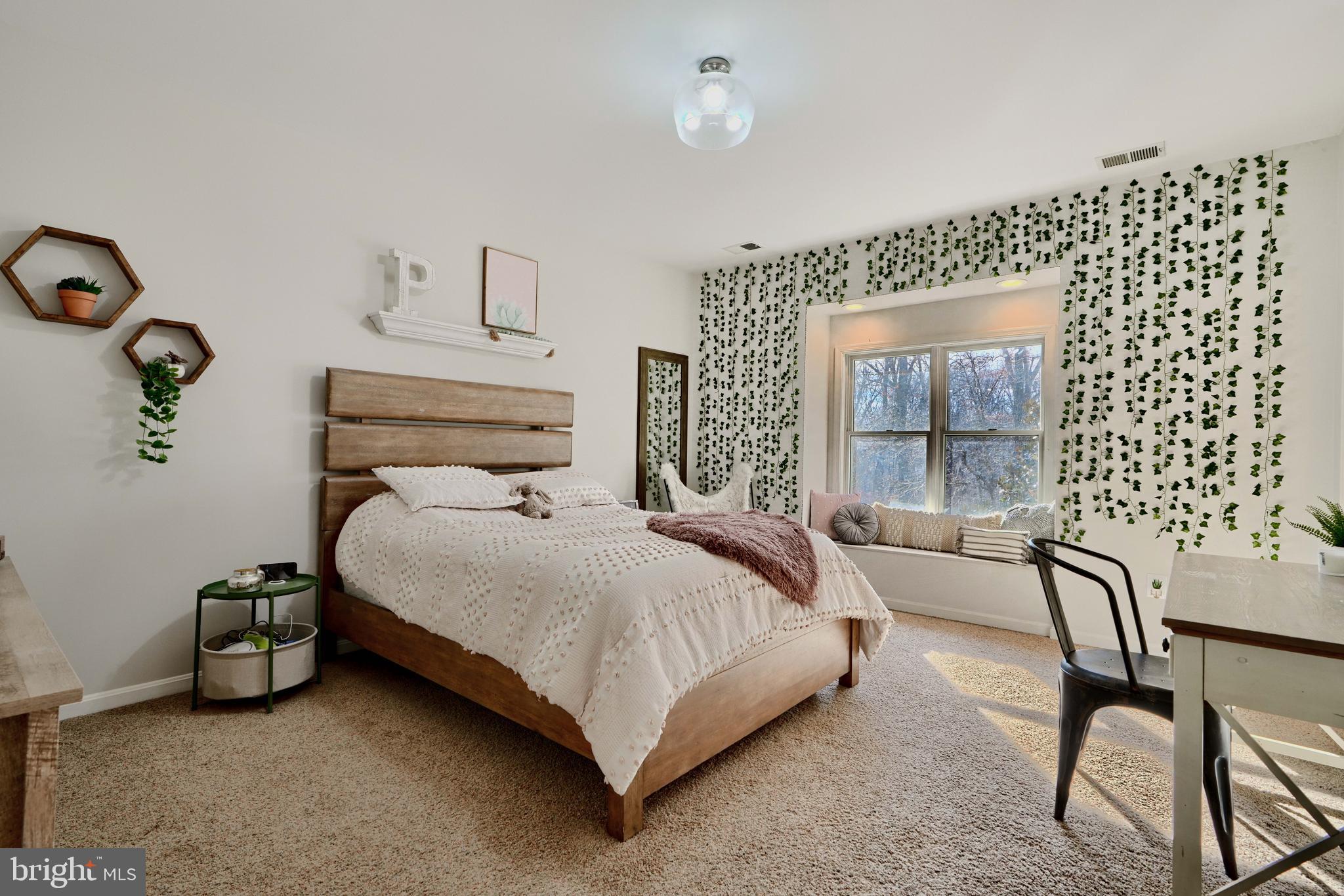 TWELVE HILLS - Residential