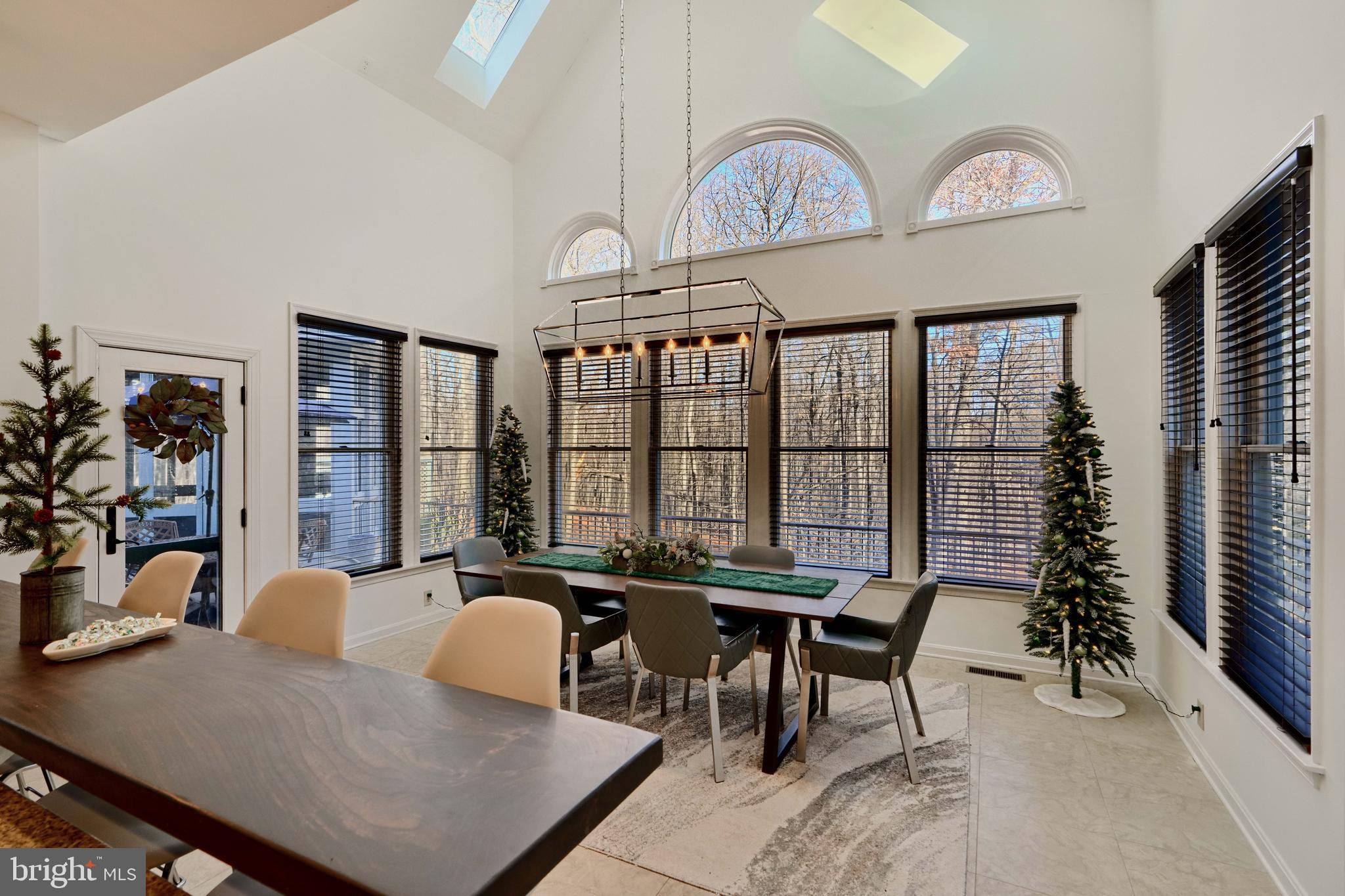 TWELVE HILLS - Residential