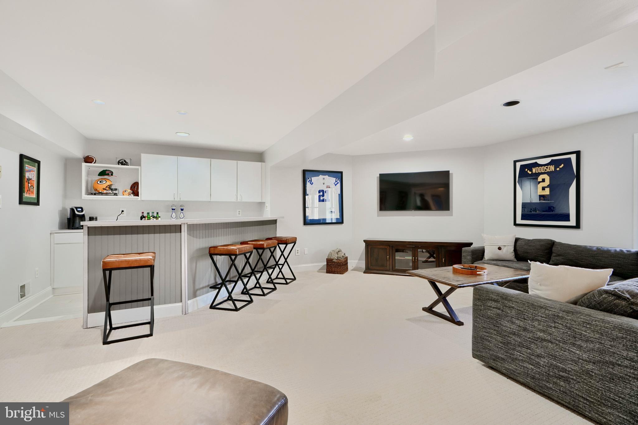 TWELVE HILLS - Residential