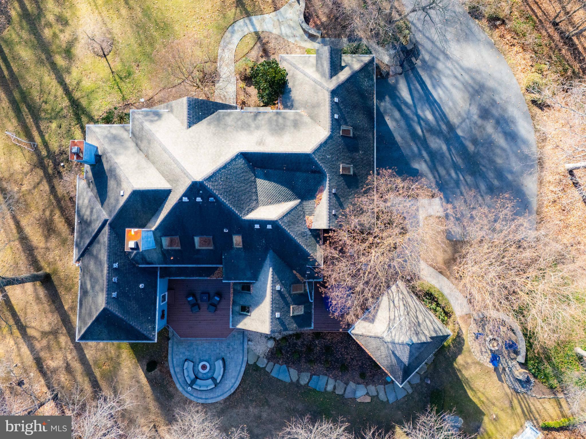 TWELVE HILLS - Residential