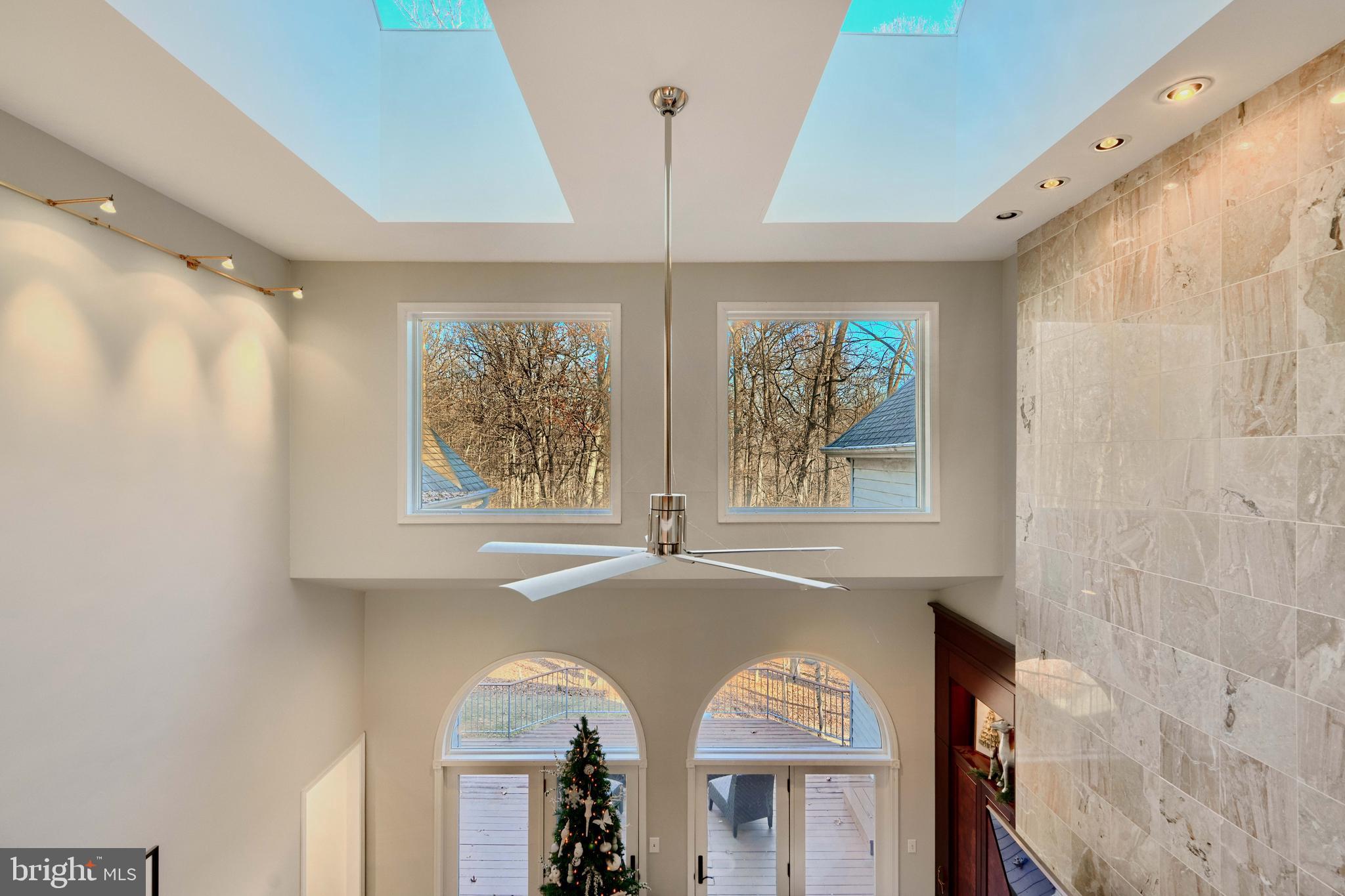 TWELVE HILLS - Residential