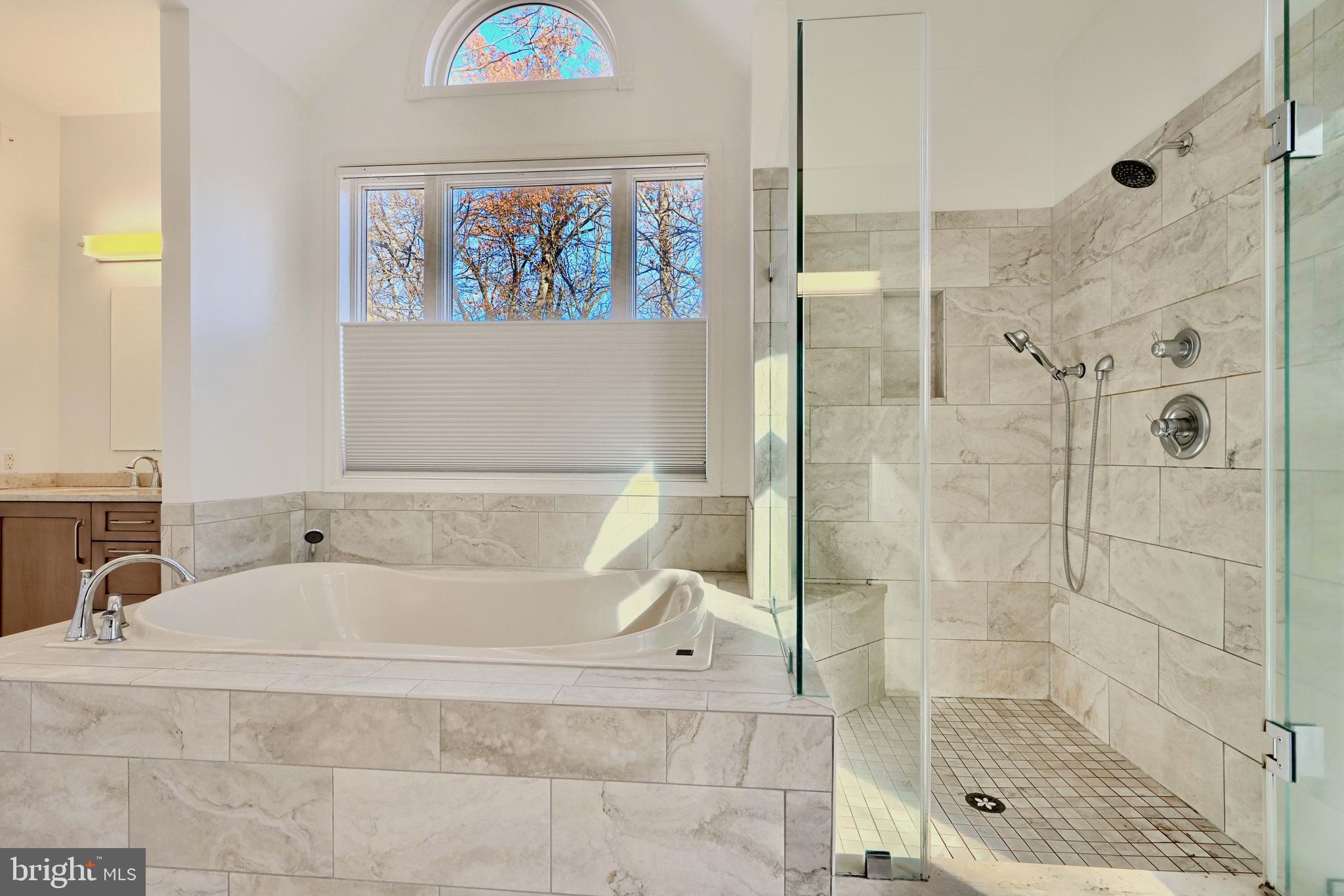 TWELVE HILLS - Residential