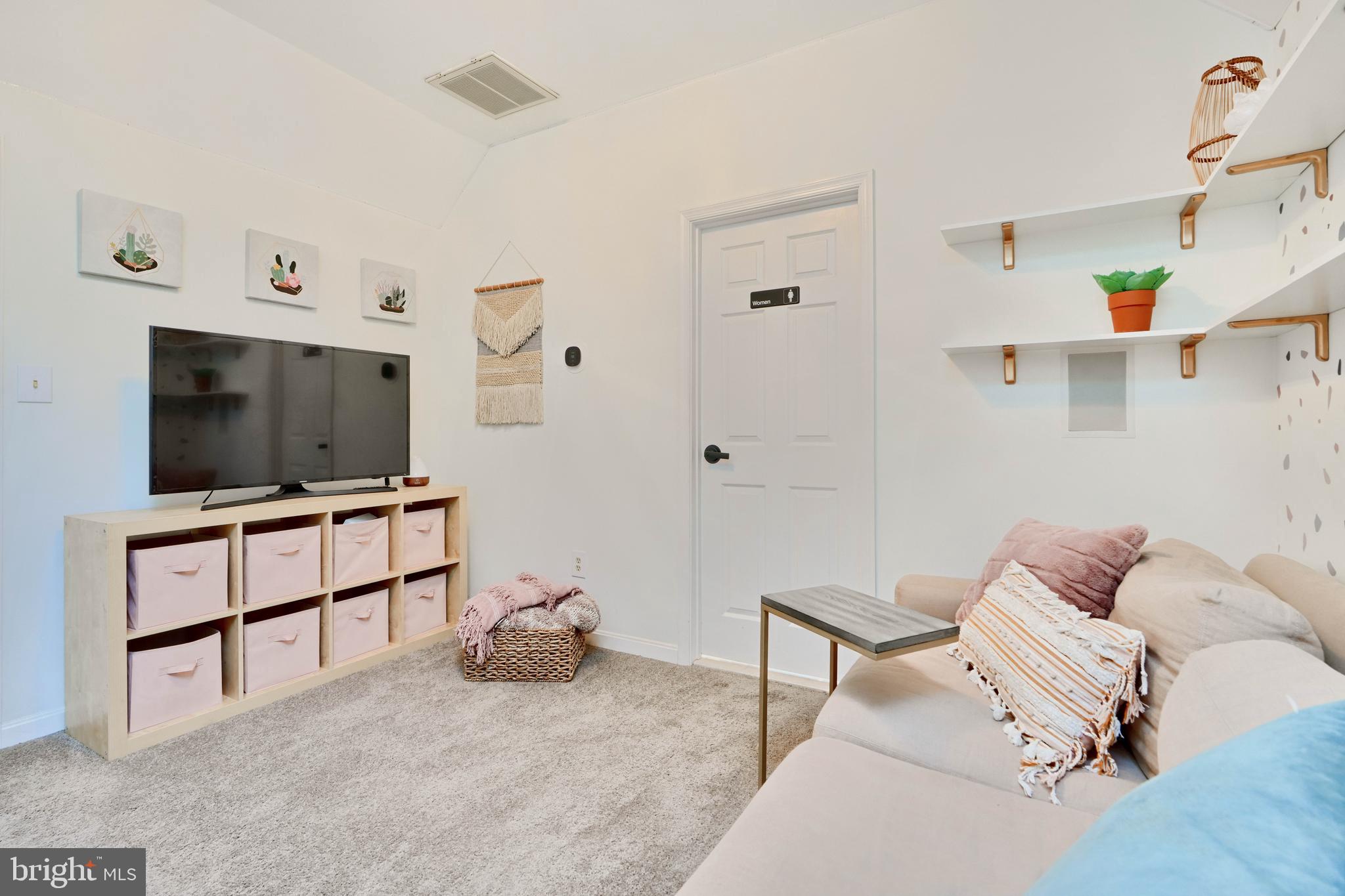 TWELVE HILLS - Residential