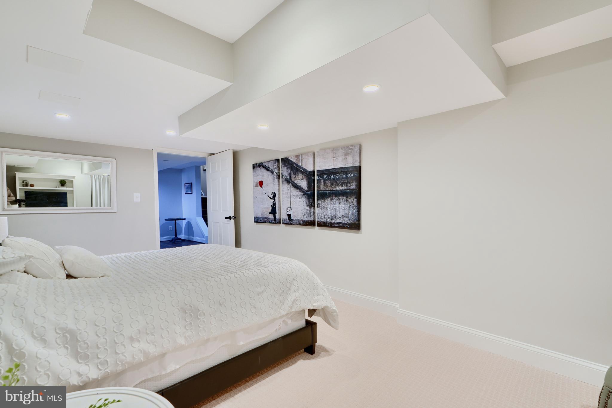 TWELVE HILLS - Residential