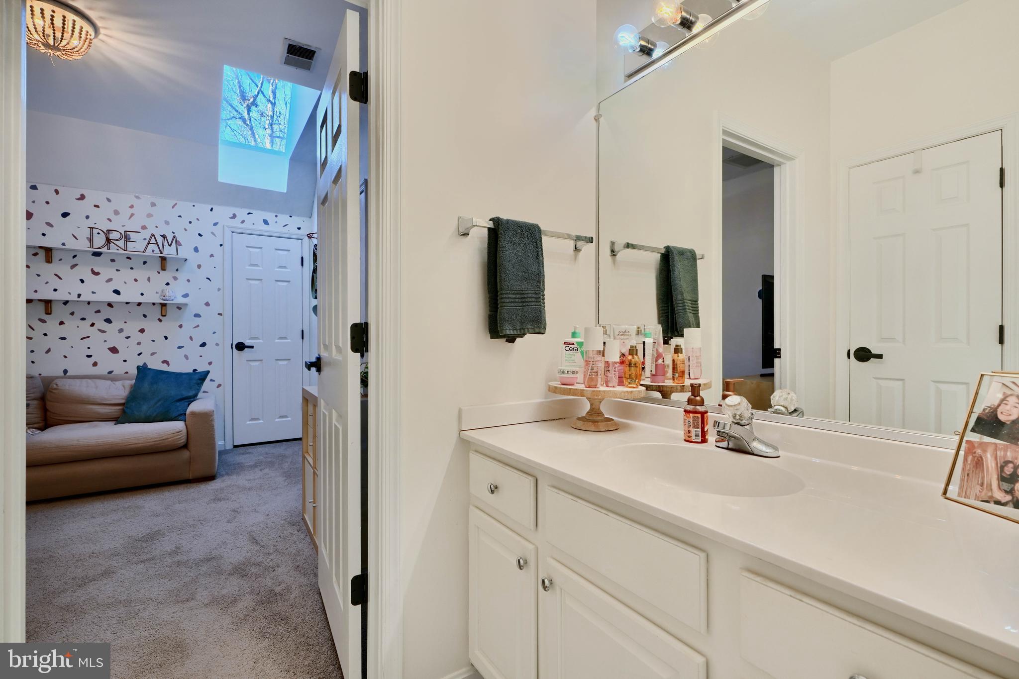 TWELVE HILLS - Residential