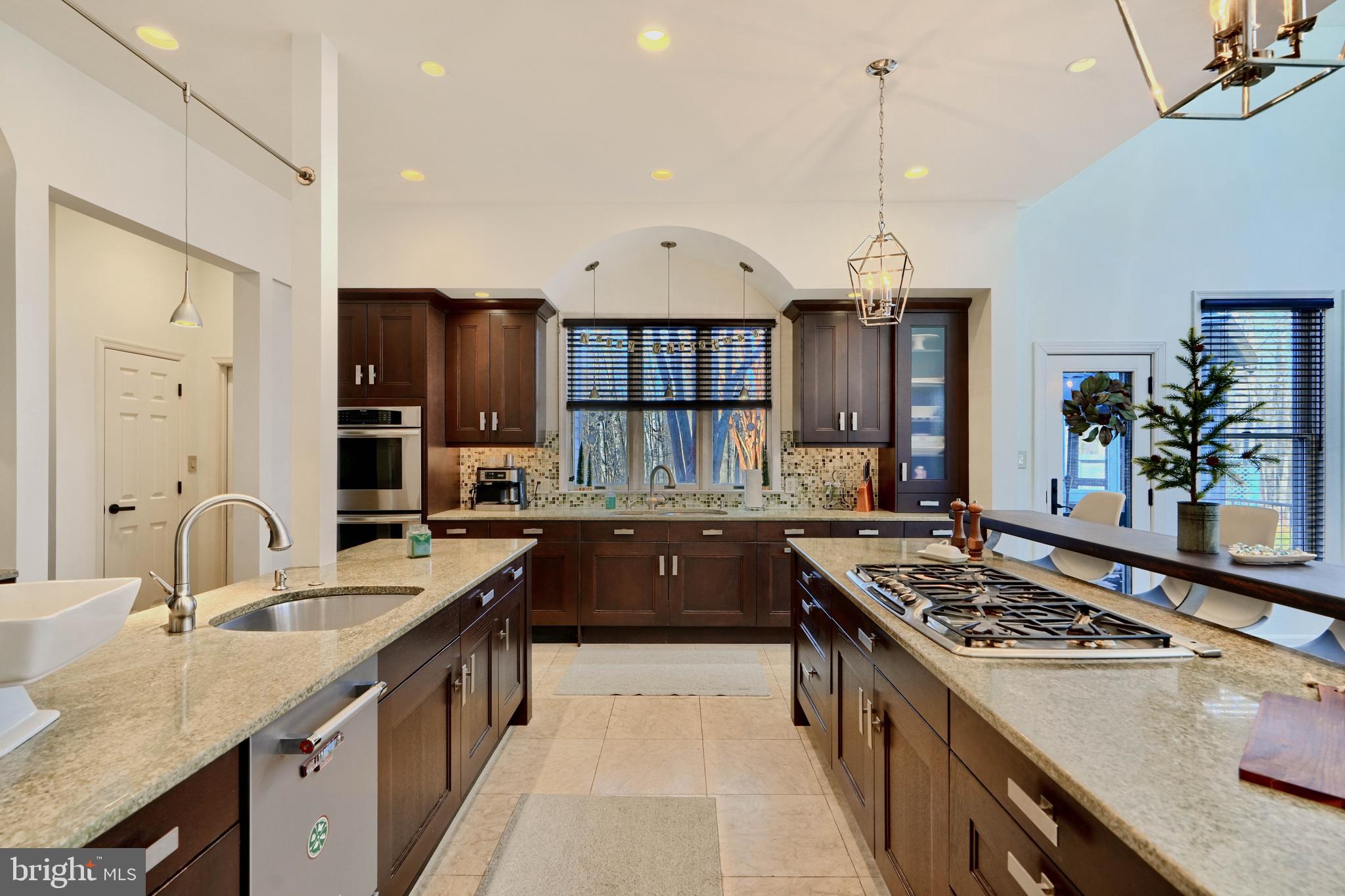 TWELVE HILLS - Residential