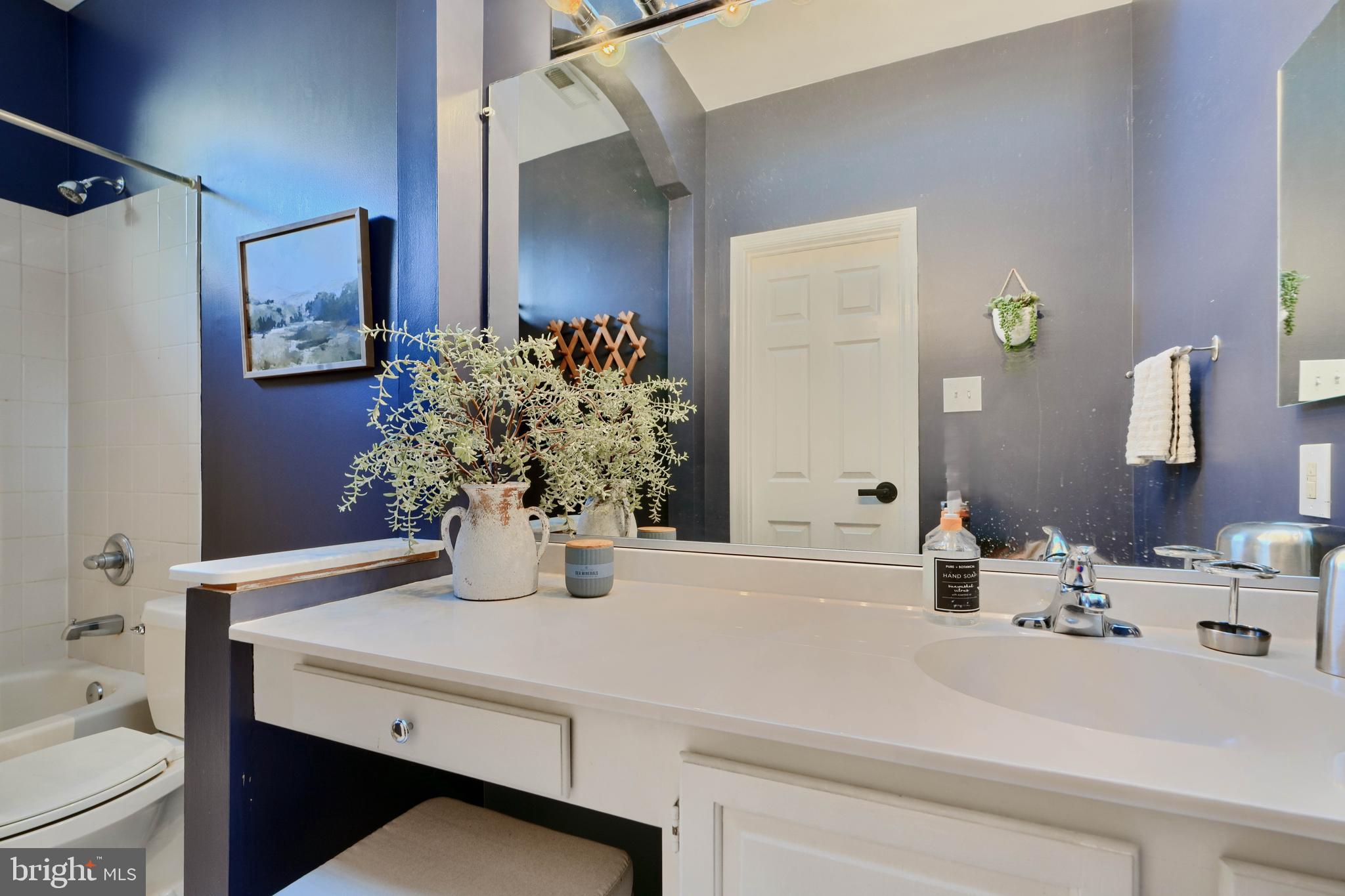 TWELVE HILLS - Residential