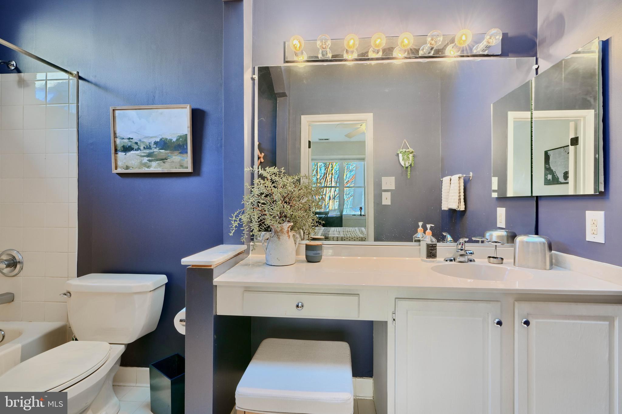 TWELVE HILLS - Residential