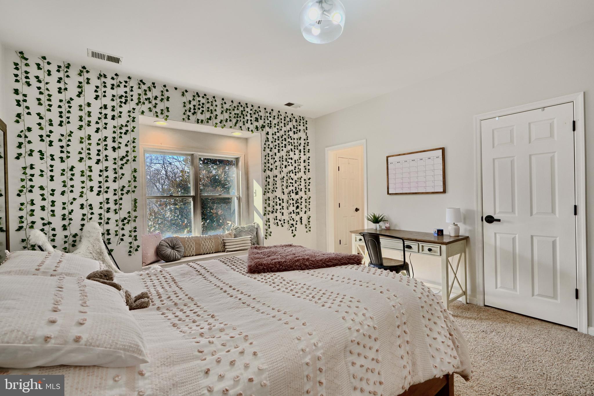 TWELVE HILLS - Residential