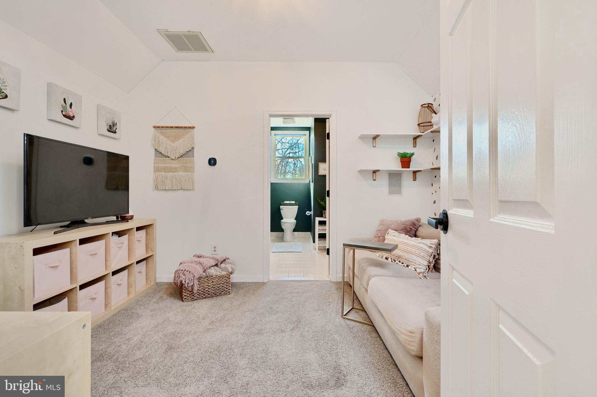 TWELVE HILLS - Residential