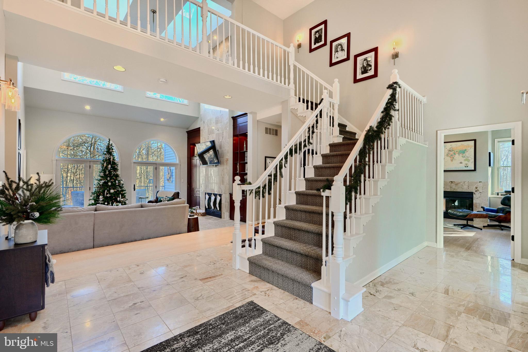 TWELVE HILLS - Residential