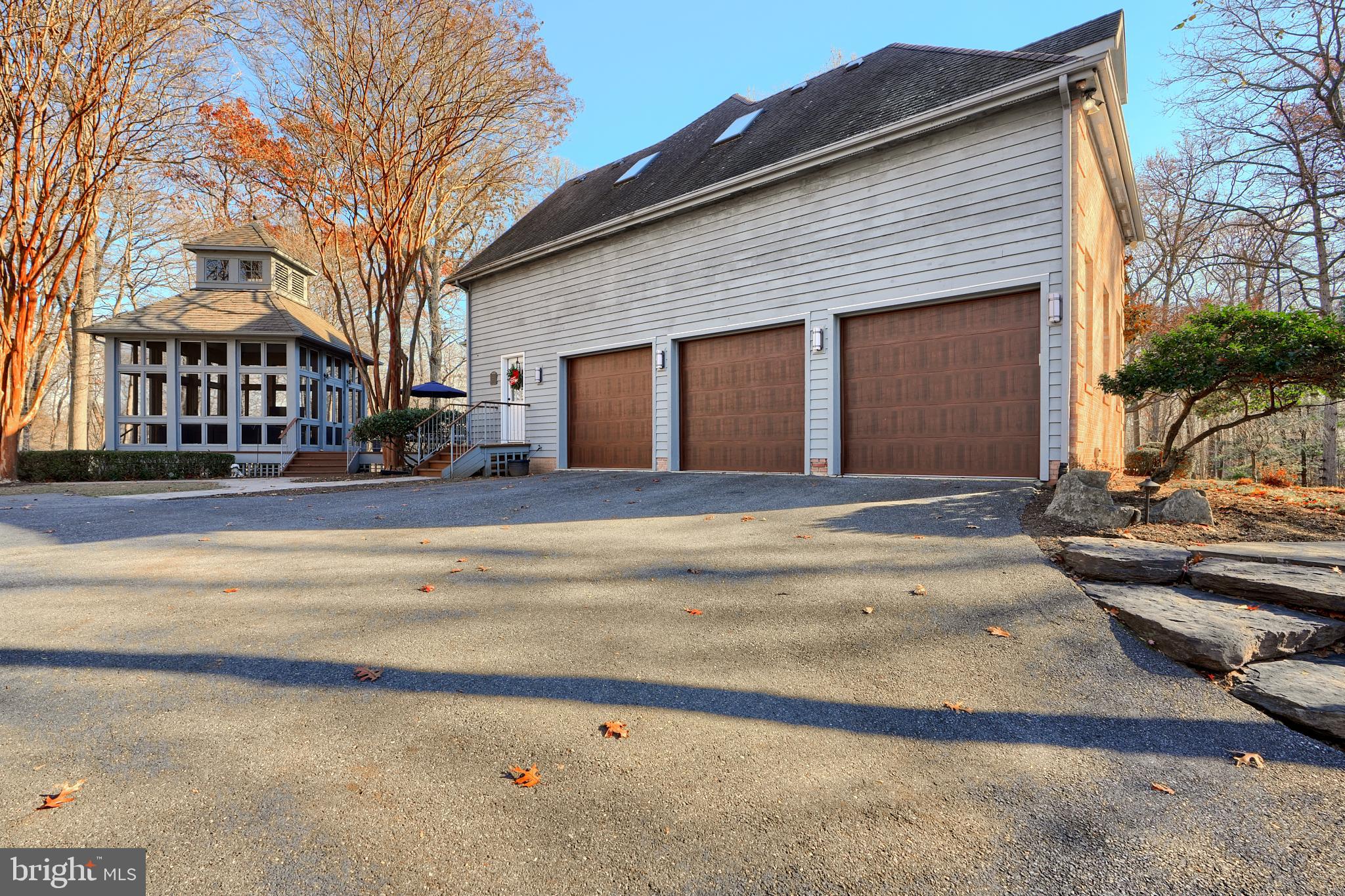 TWELVE HILLS - Residential