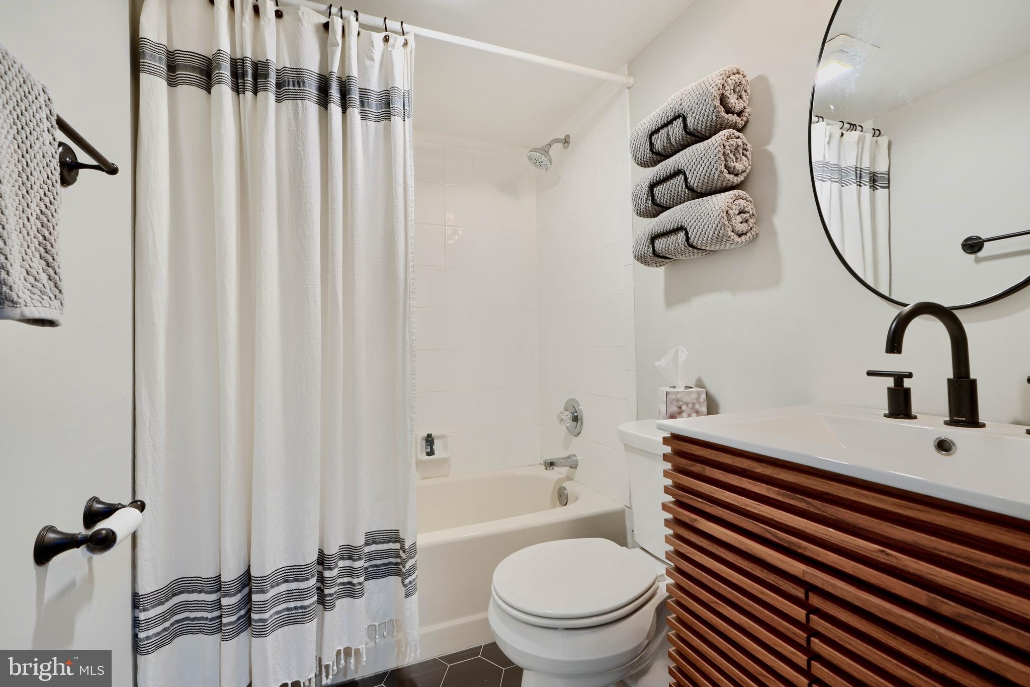 TWELVE HILLS - Residential