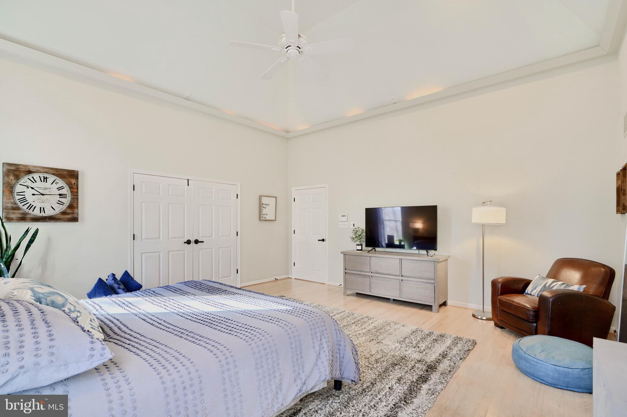 TWELVE HILLS - Residential