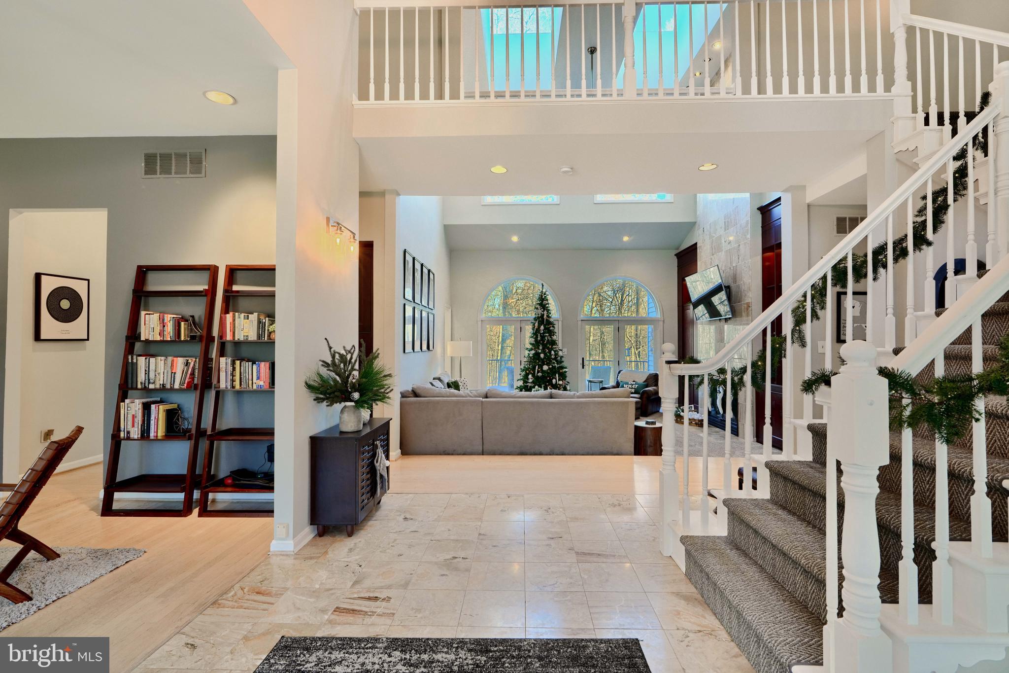 TWELVE HILLS - Residential