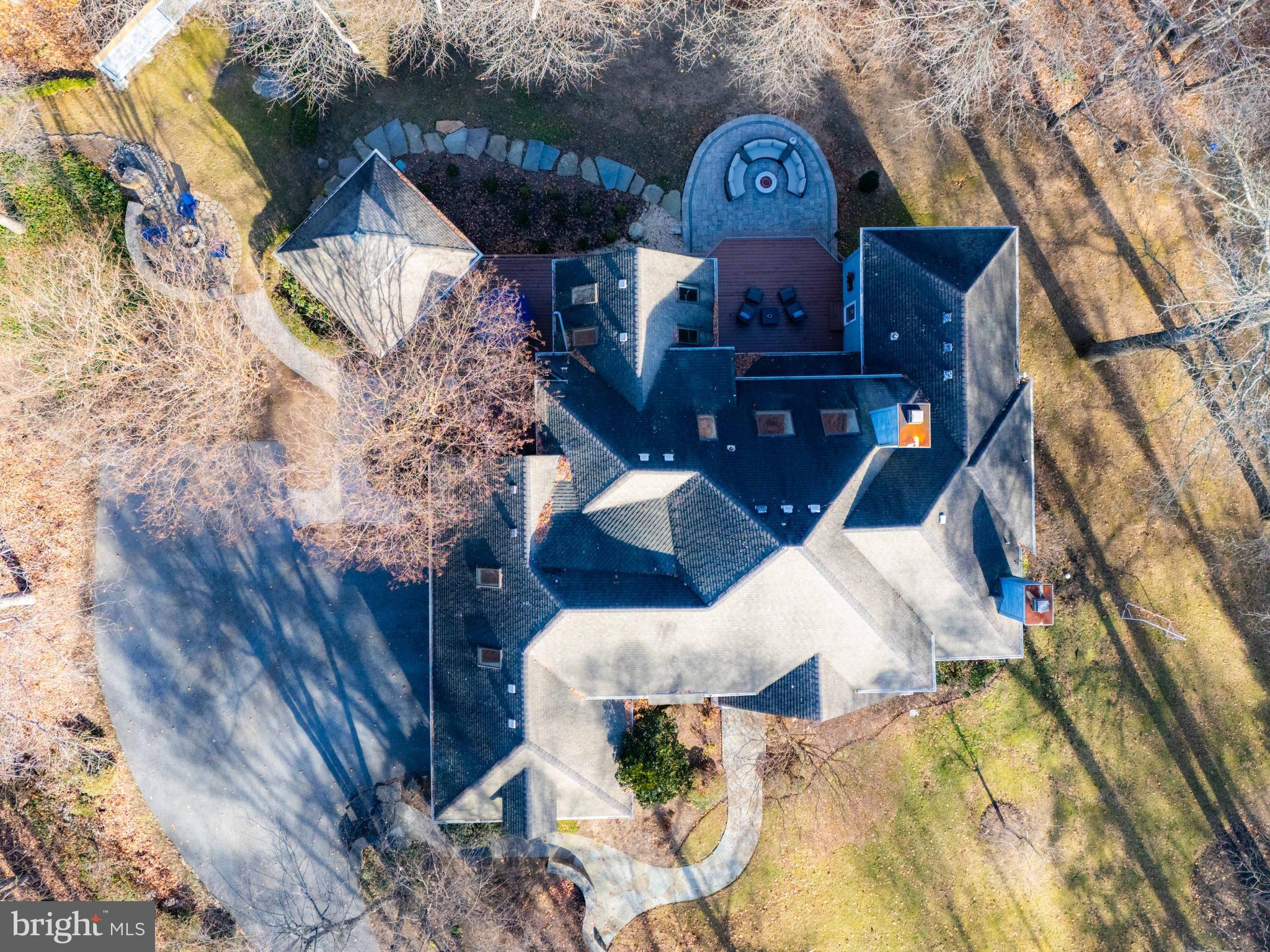 TWELVE HILLS - Residential