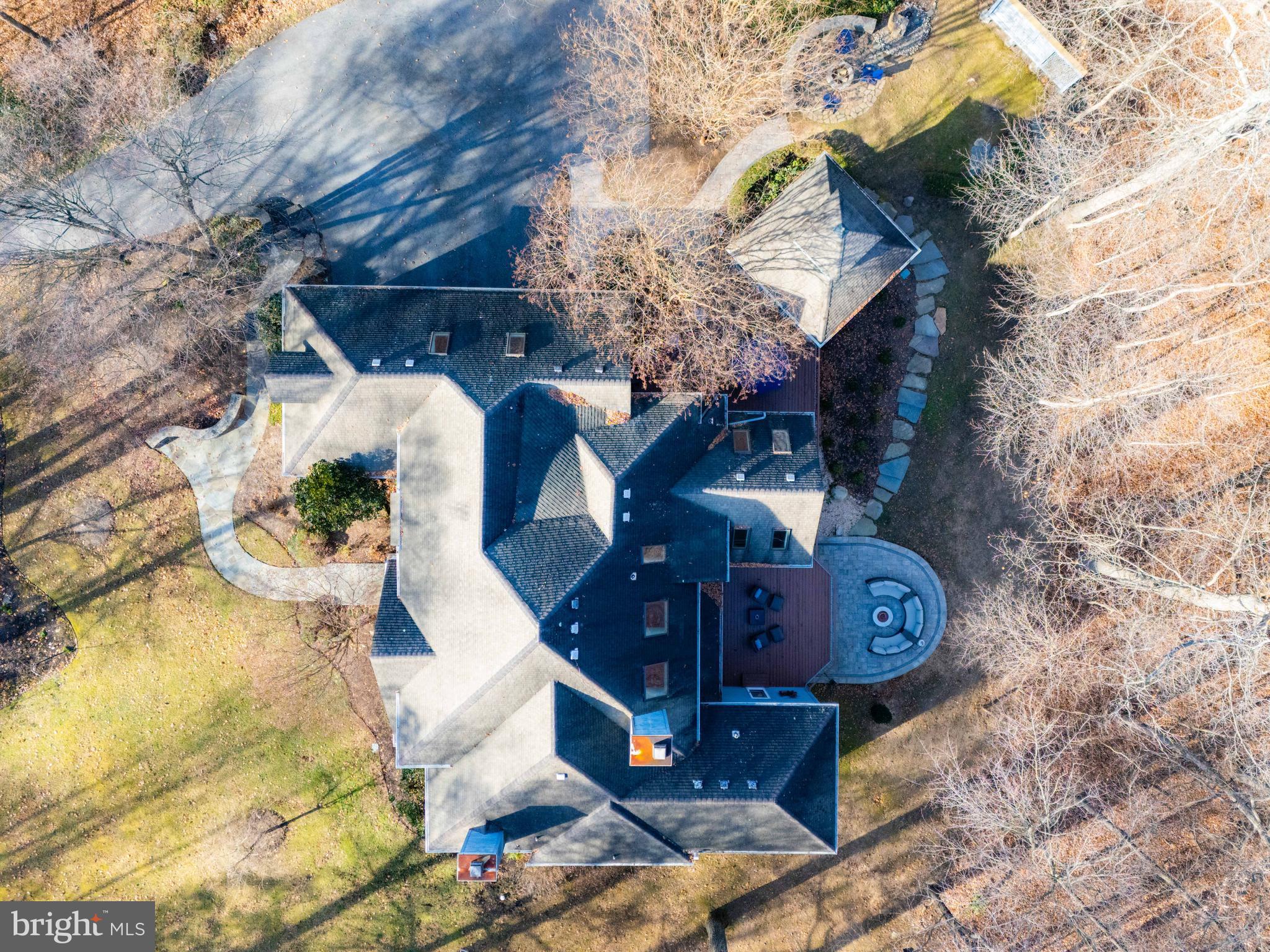 TWELVE HILLS - Residential