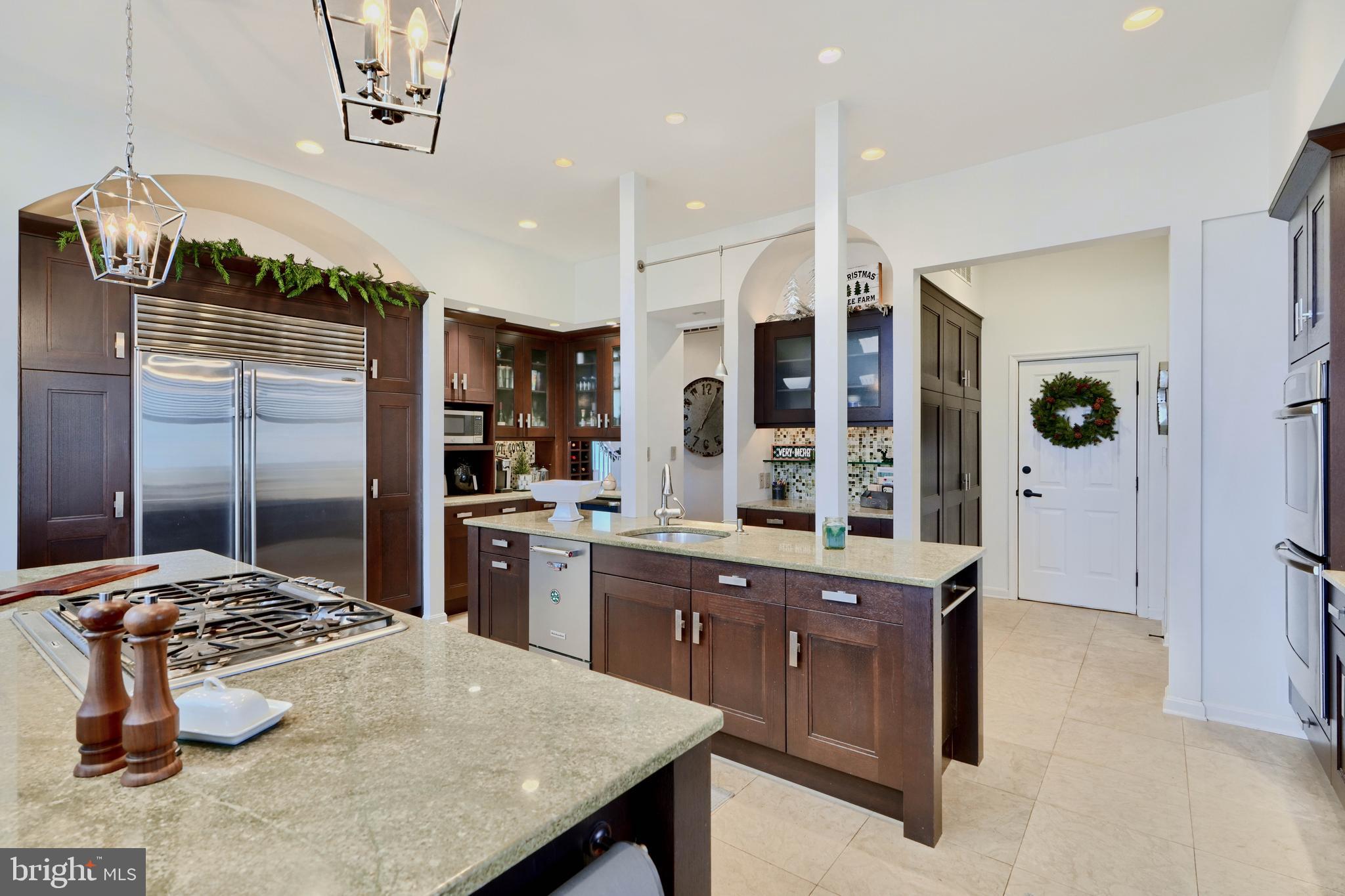 TWELVE HILLS - Residential