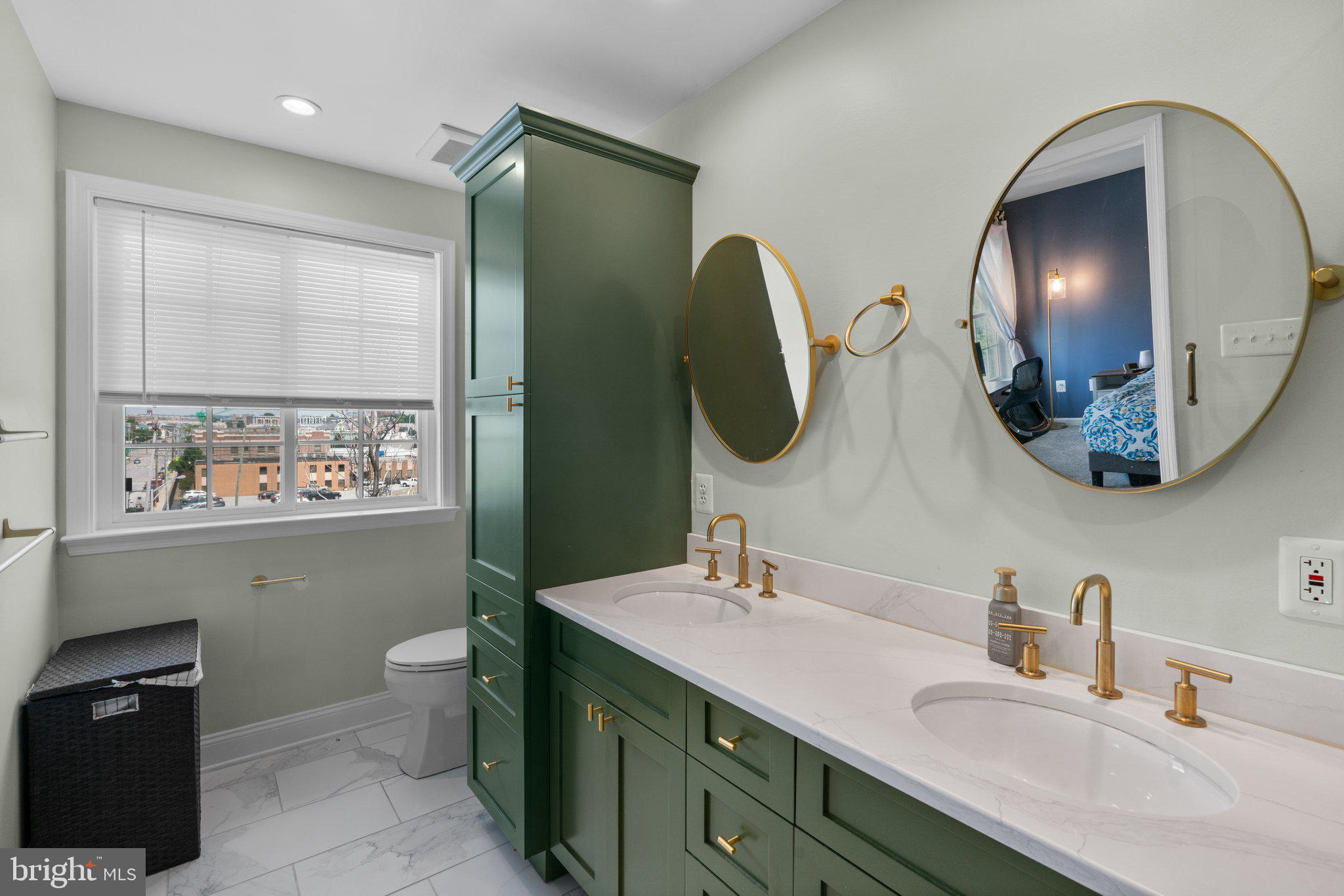 LOCUST POINT - Residential