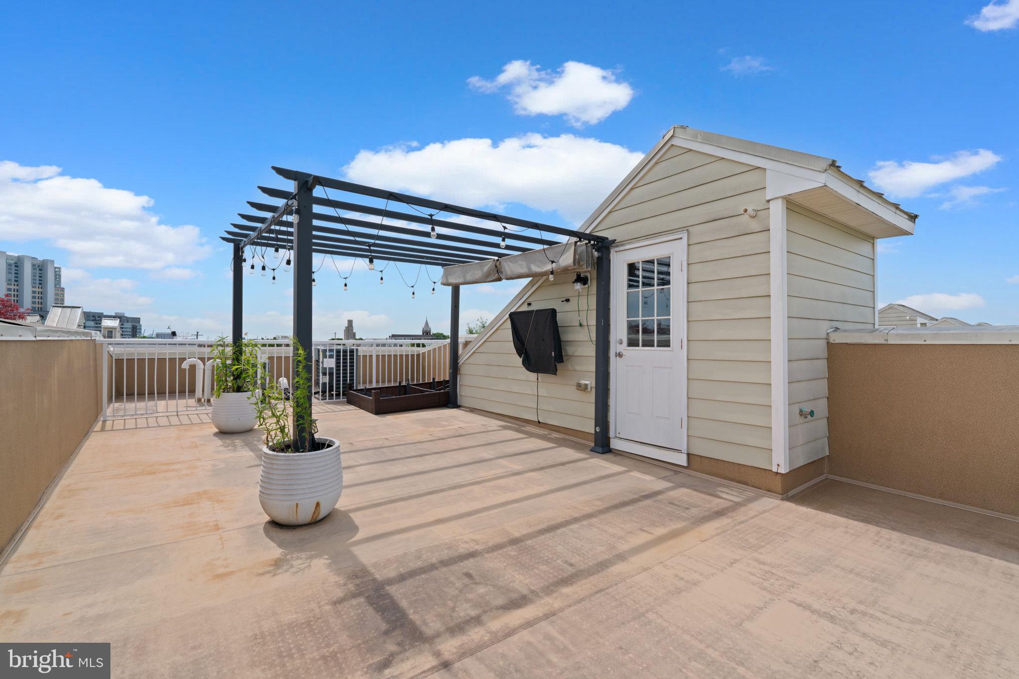 LOCUST POINT - Residential