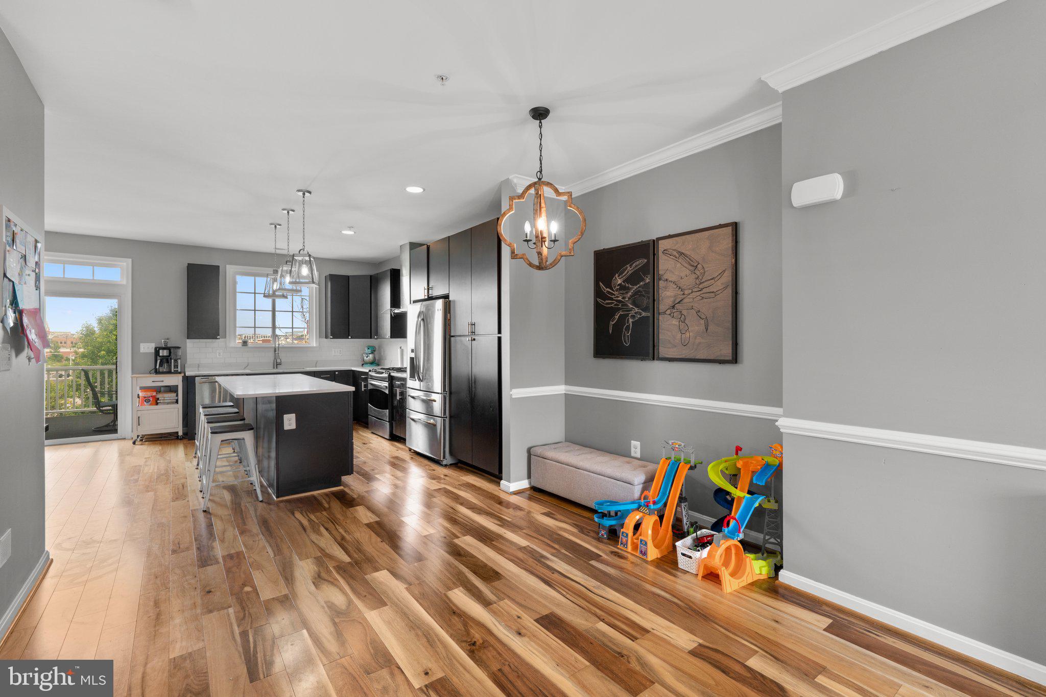 LOCUST POINT - Residential