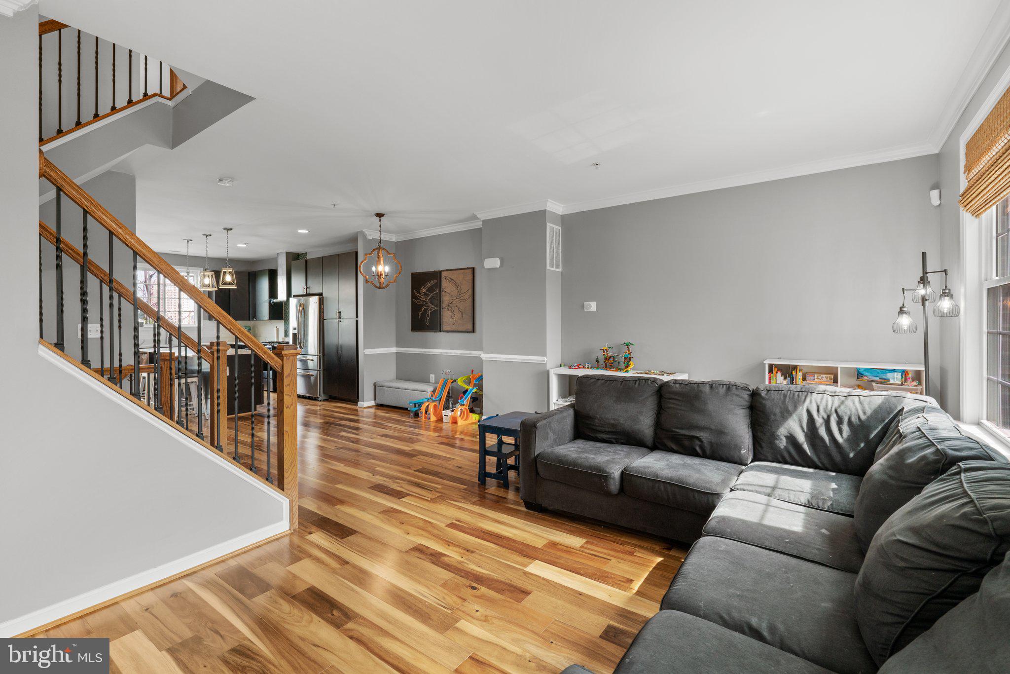 LOCUST POINT - Residential