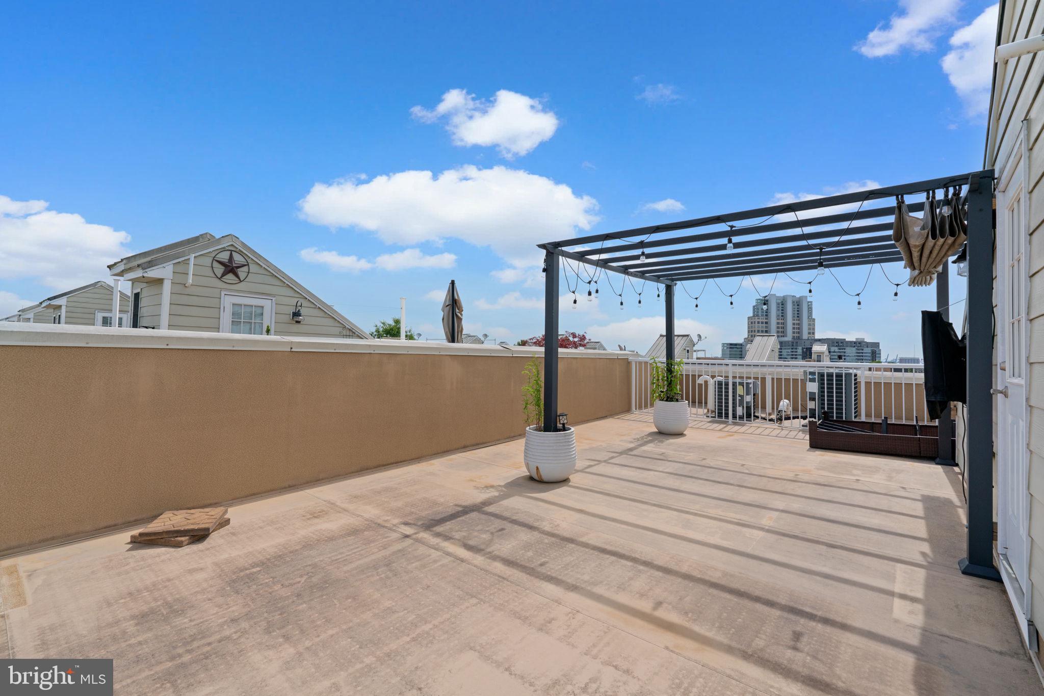 LOCUST POINT - Residential
