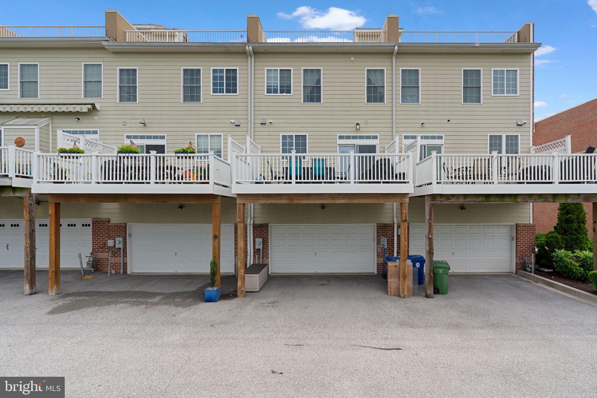 LOCUST POINT - Residential