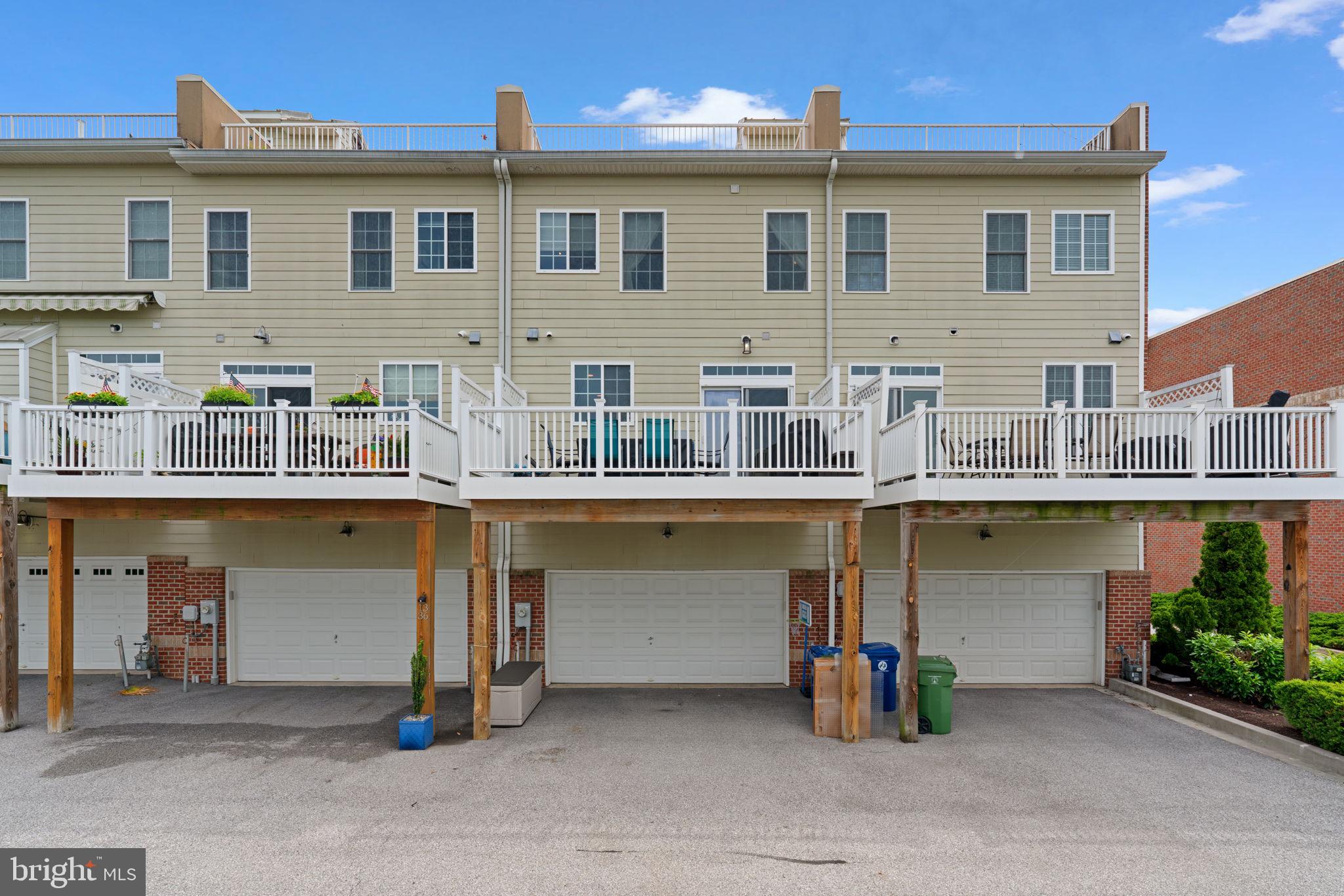 LOCUST POINT - Residential