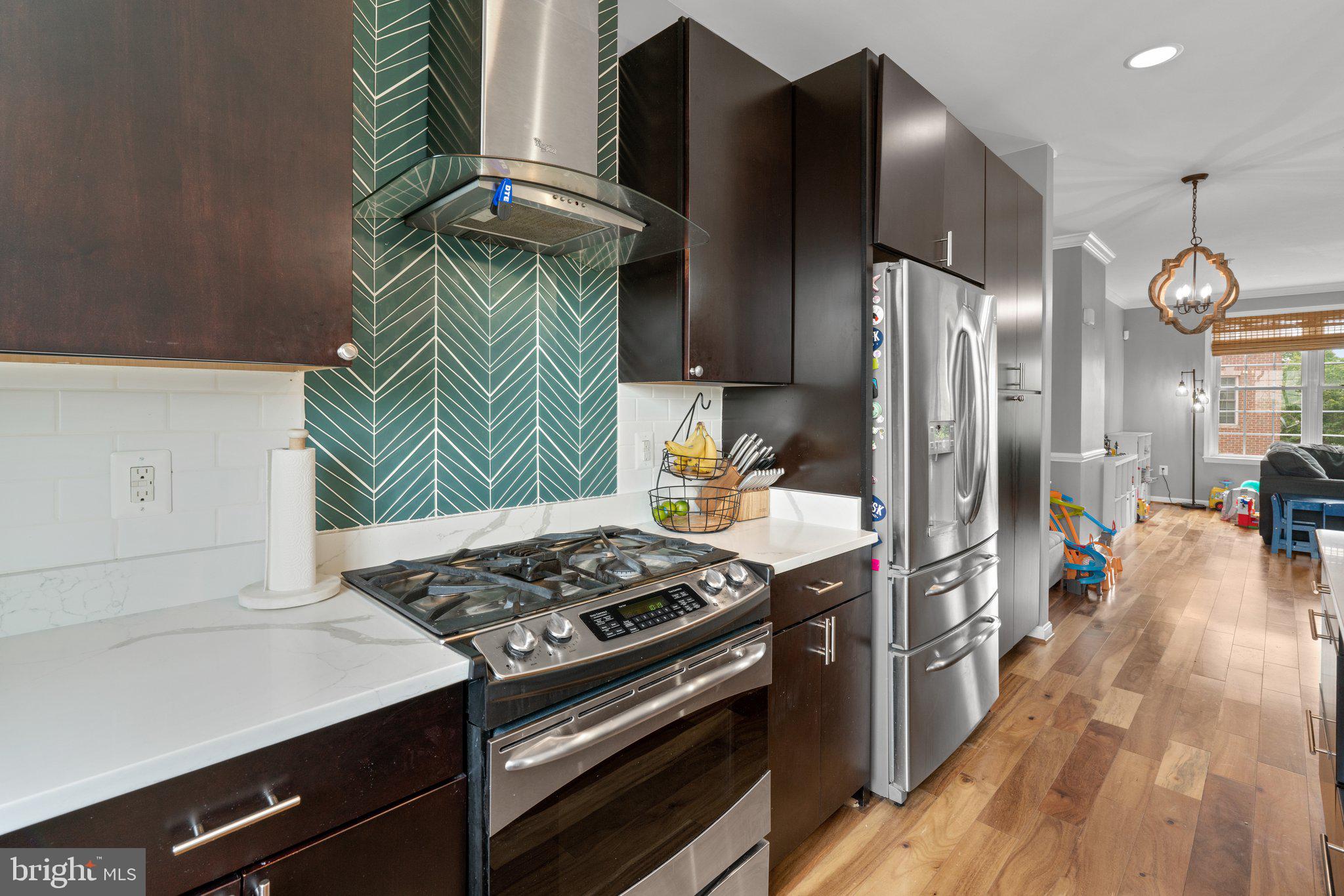 LOCUST POINT - Residential