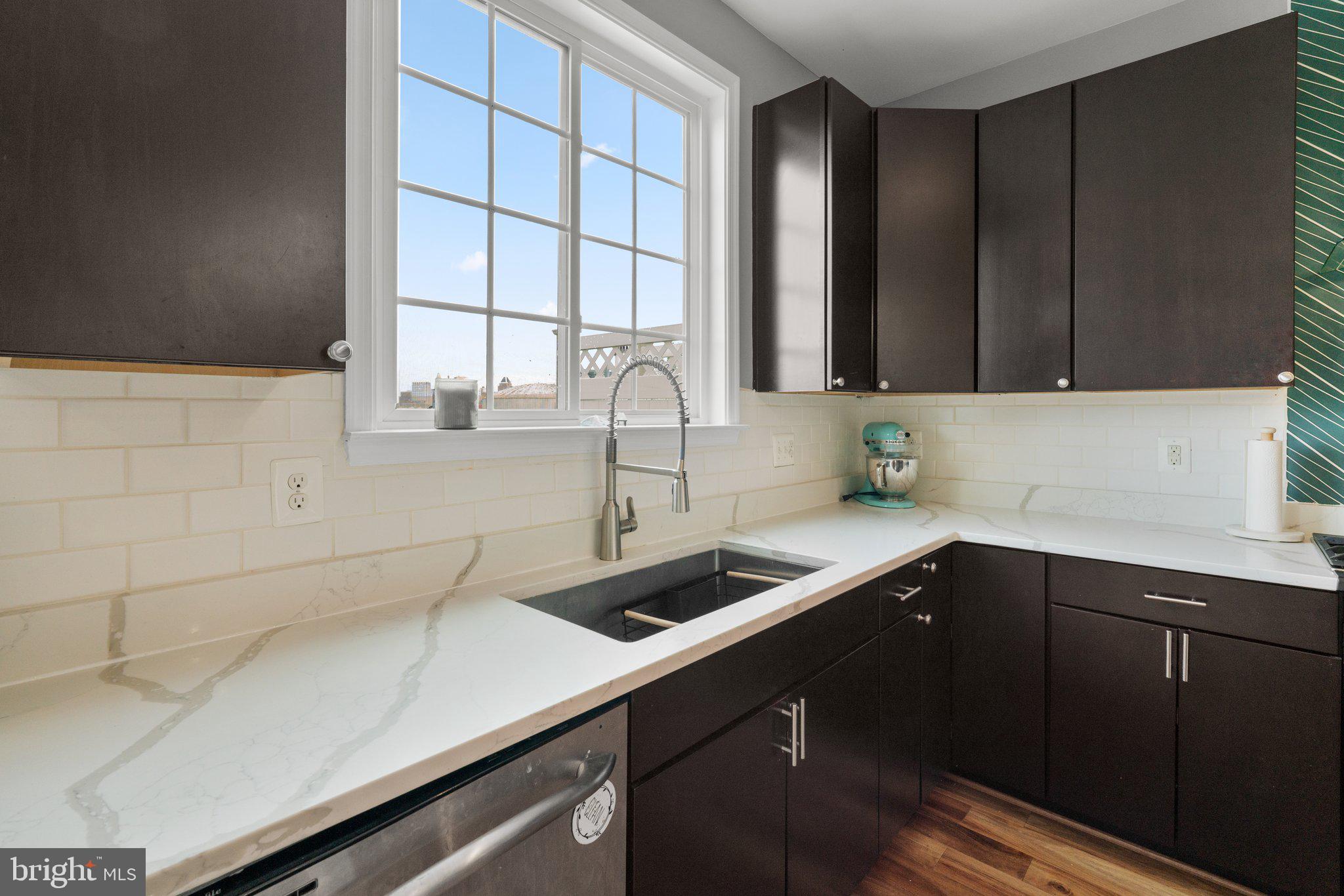 LOCUST POINT - Residential