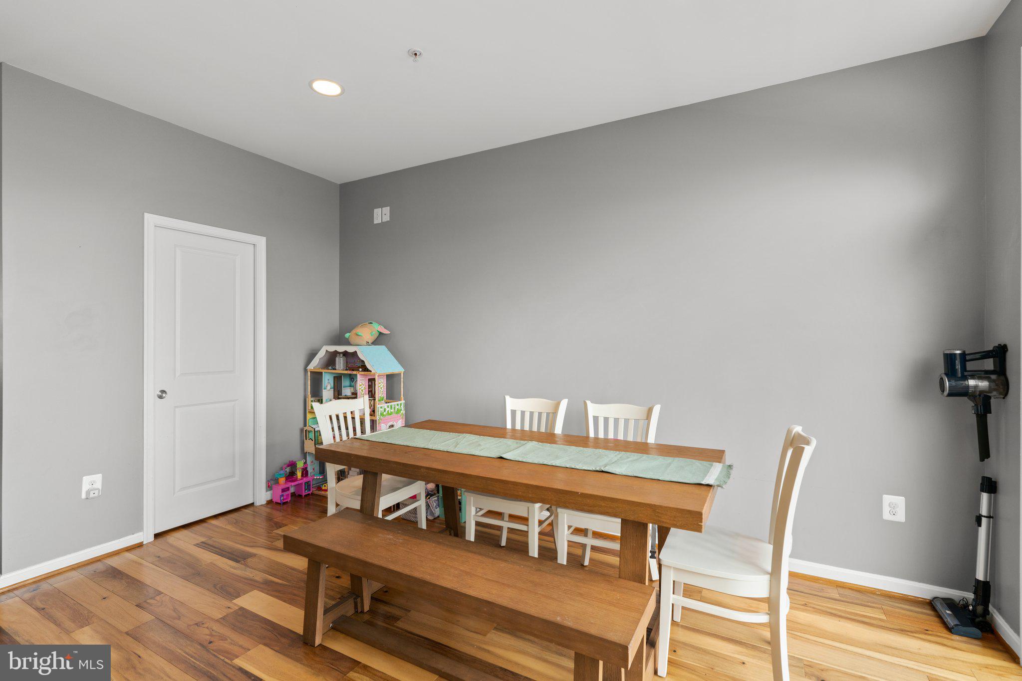 LOCUST POINT - Residential