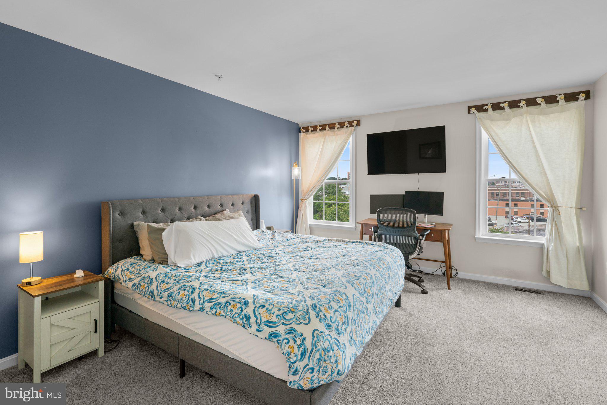 LOCUST POINT - Residential