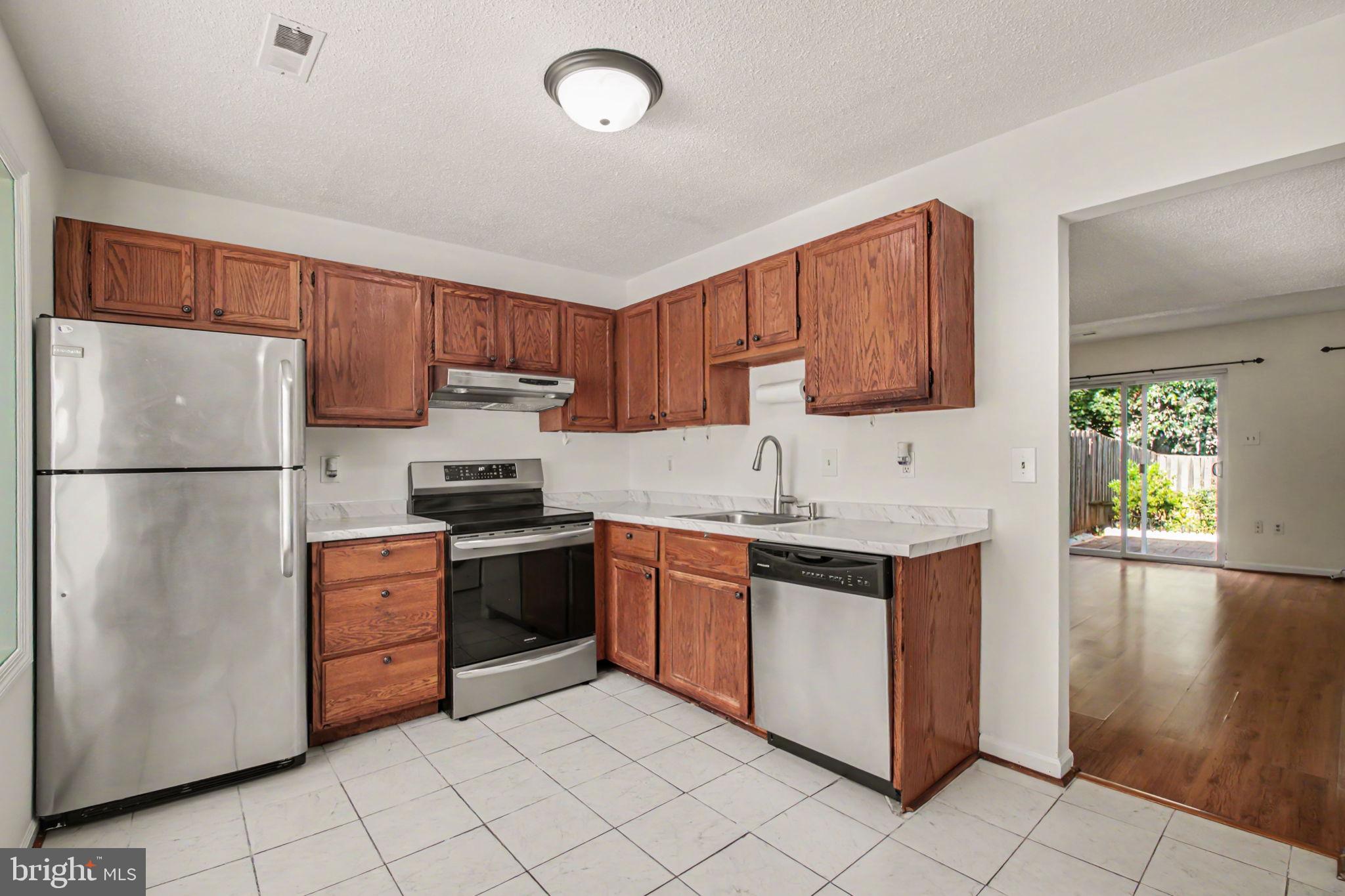 8526 ENGLEWOOD COURT