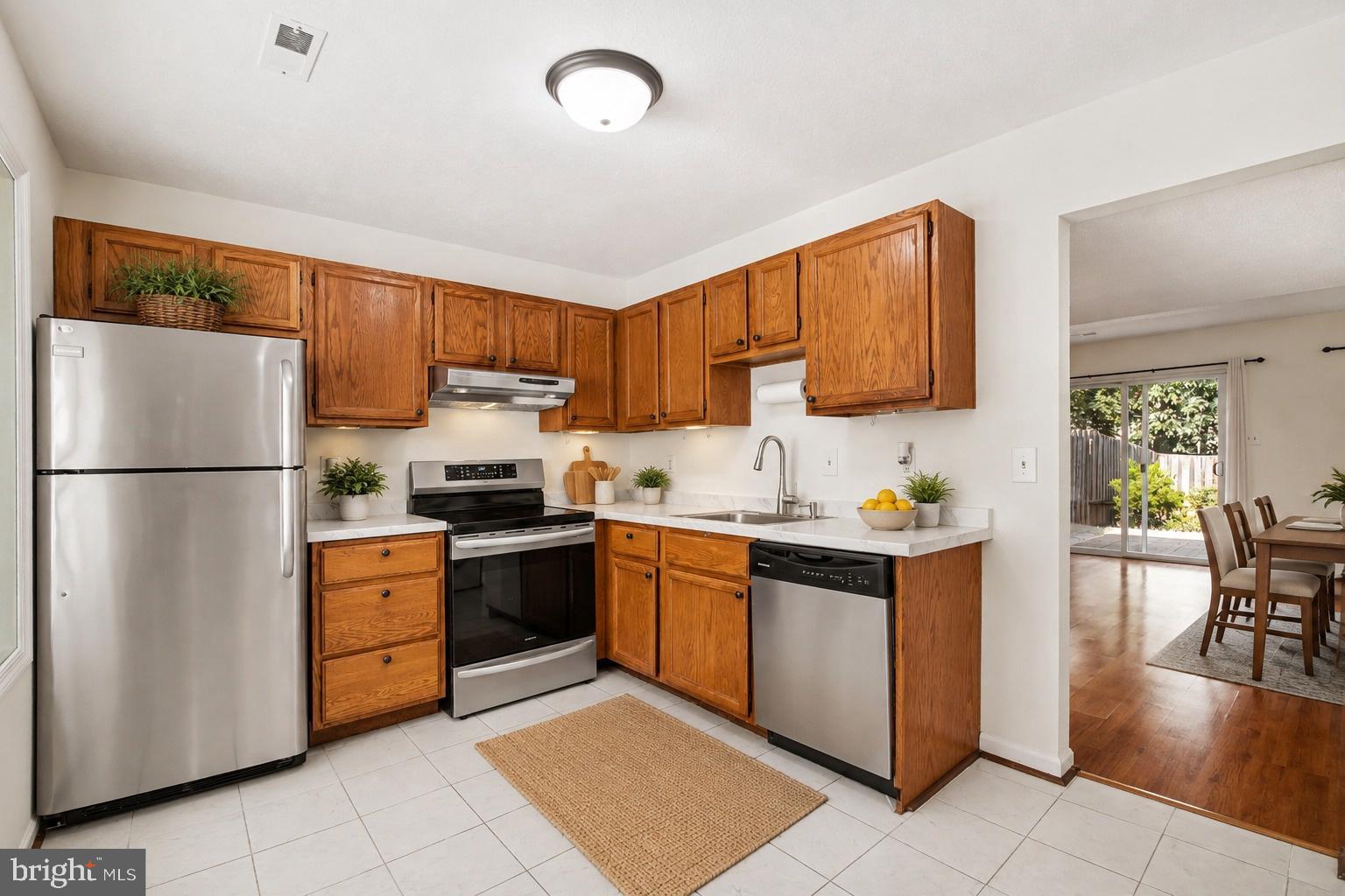 8526 ENGLEWOOD COURT
