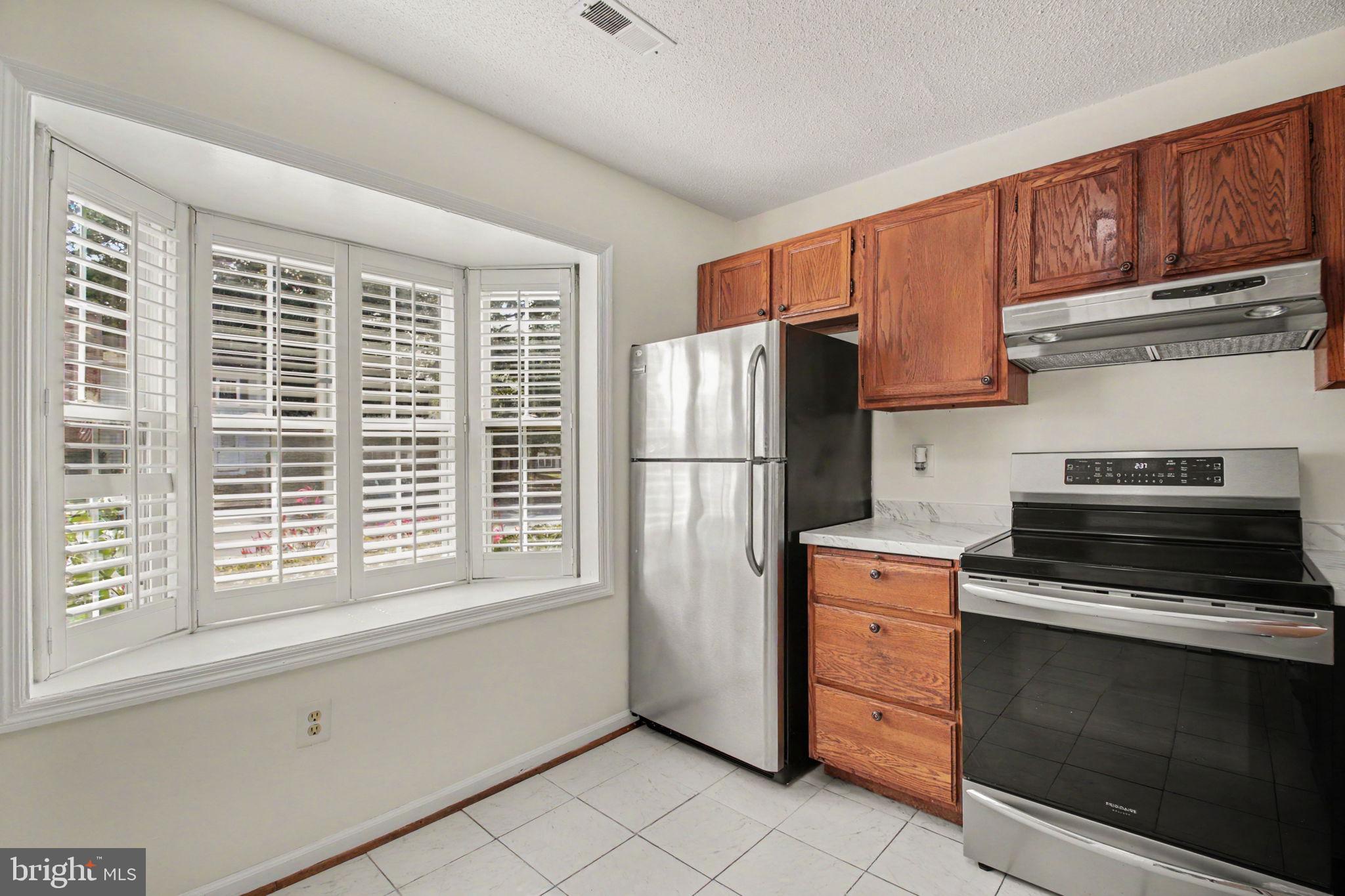 8526 ENGLEWOOD COURT