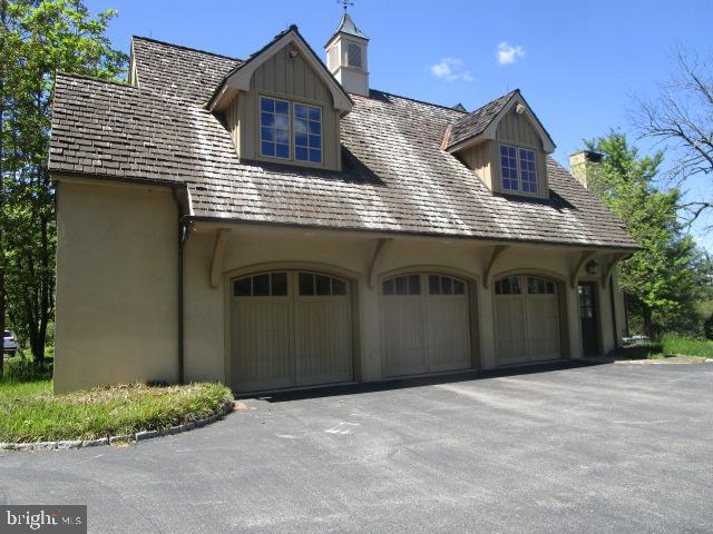 THE PINES - Residential