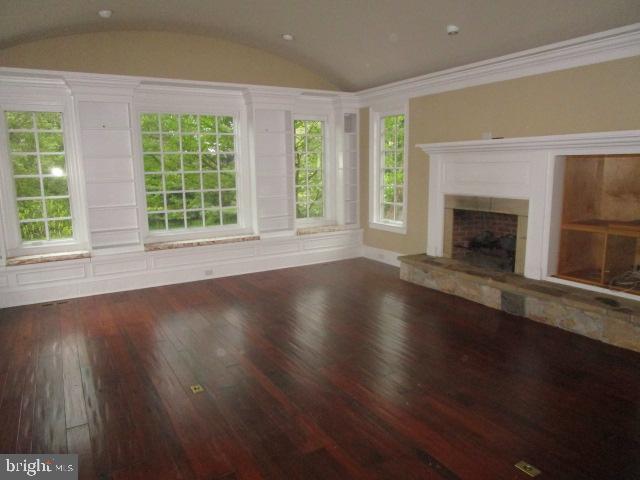 THE PINES - Residential