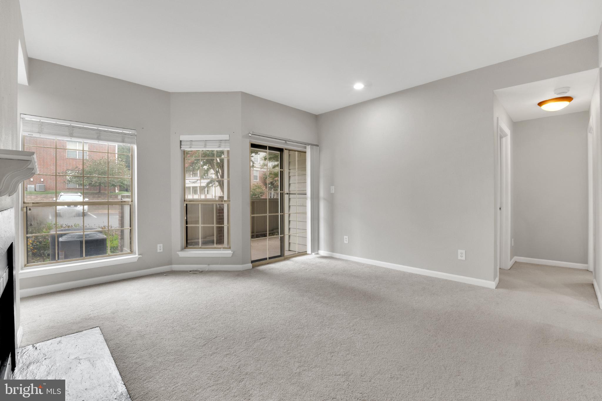 PENDERBROOK SQUARE CONDOMINIUMS - Residential